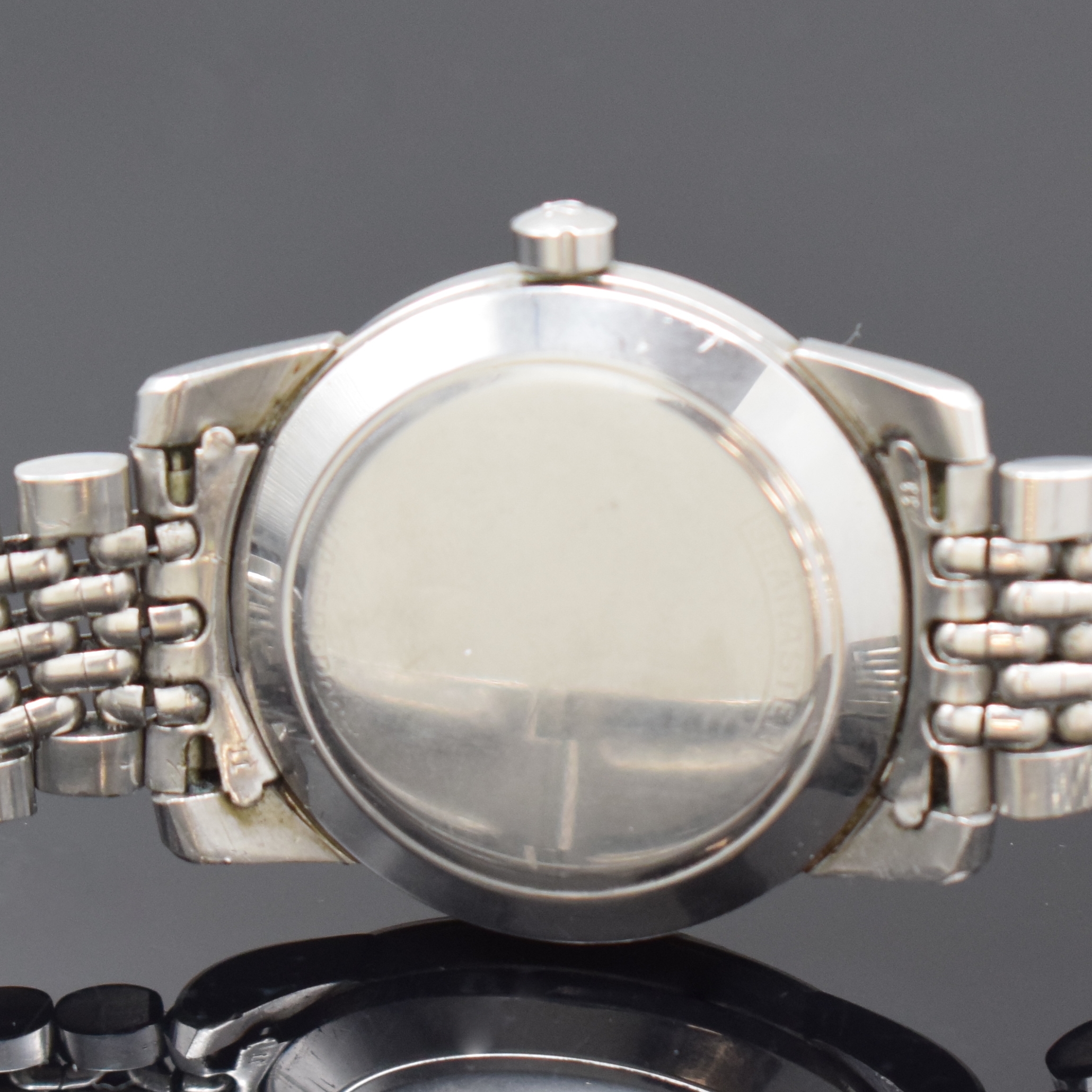 Detail d: OMEGA Seamaster Herrenarmbanduhr mit Hammerautomatik Referenz 2766-2, Schweiz um 1954, Boden aufgedr., orig. Stahlband m. Faltschl., silb. Zifferbl. ...