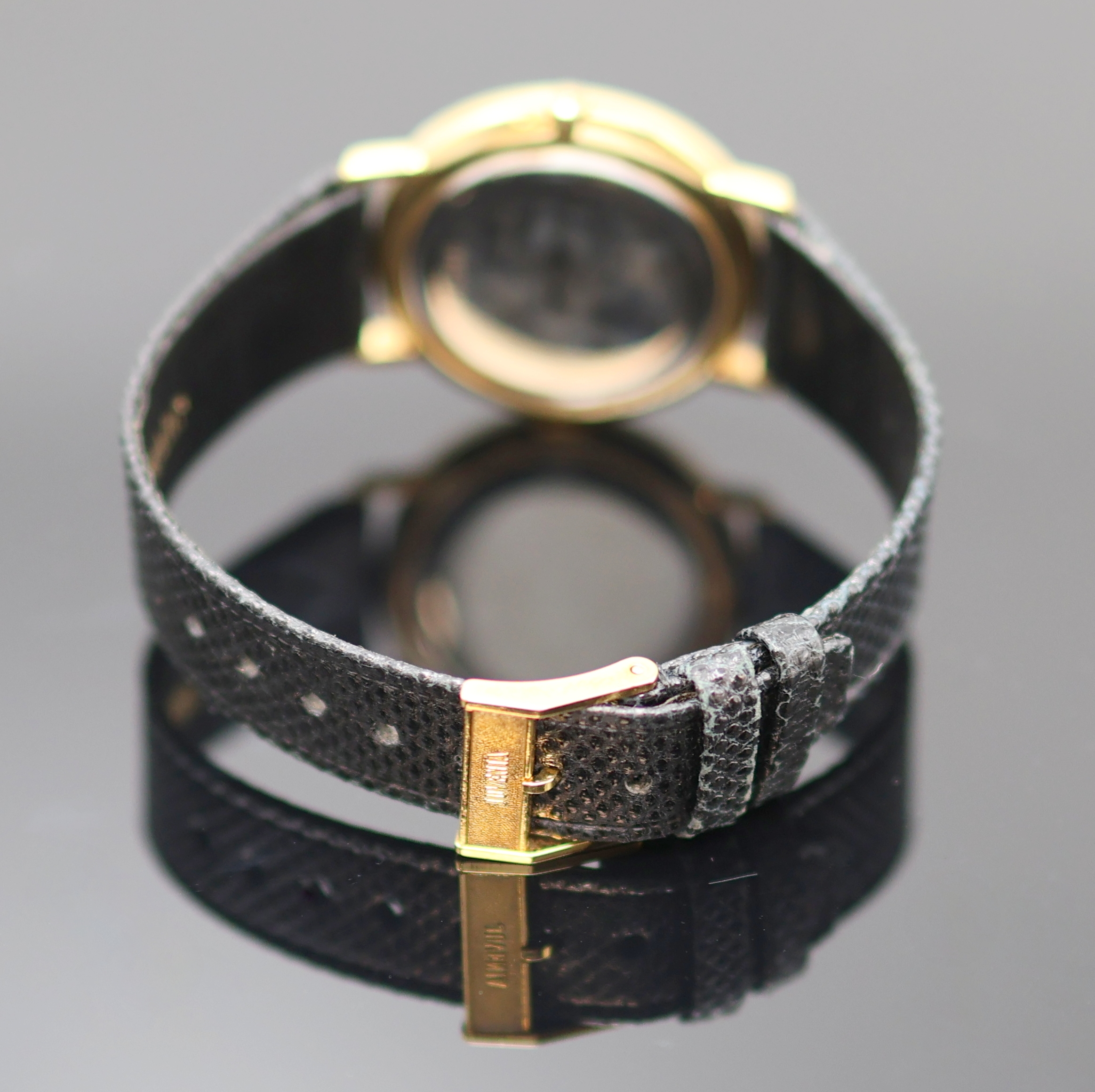 Detail c: JUVENIA nahezu neuwertige Armbanduhr, Handaufzug, Schweiz um 1980, verg. Geh. inkl. orig. Lederband m. orig. Dornschl., Glasrand und Edelstahlboden ...