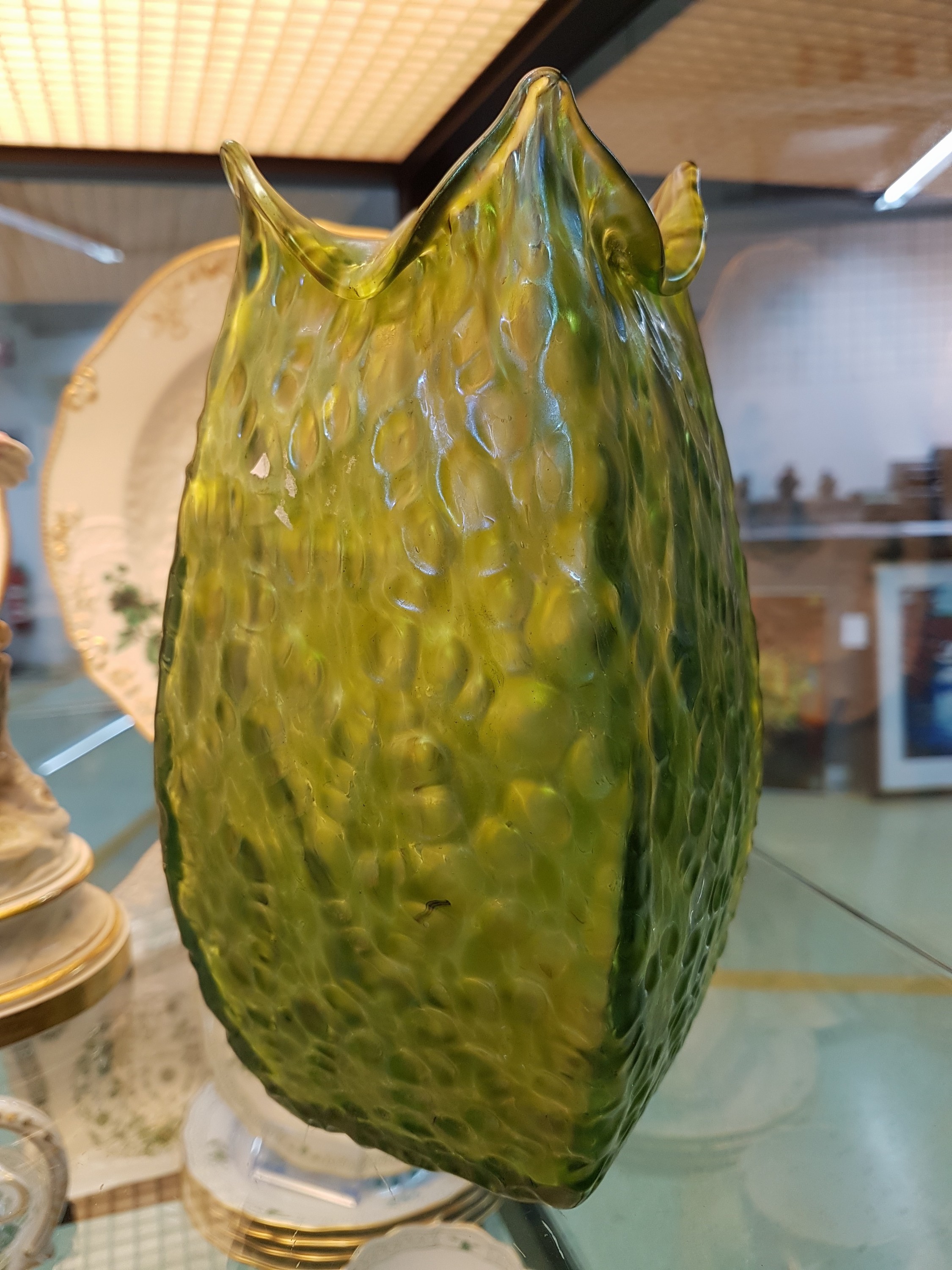 Detail a: Vase, Lötz, Diaspora, um 1902, Klostermühle, Johann Loetz Wwe, Dekor Diaspora, leicht lüstriert, grünes Glas, Vierkantform mit teilweise ...