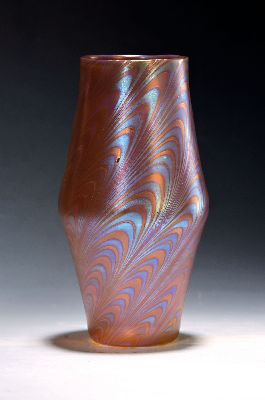 Image Vase, Phaenomen-Vase, um 1899, roséfarbener Rubinunterfang mit weiß ...