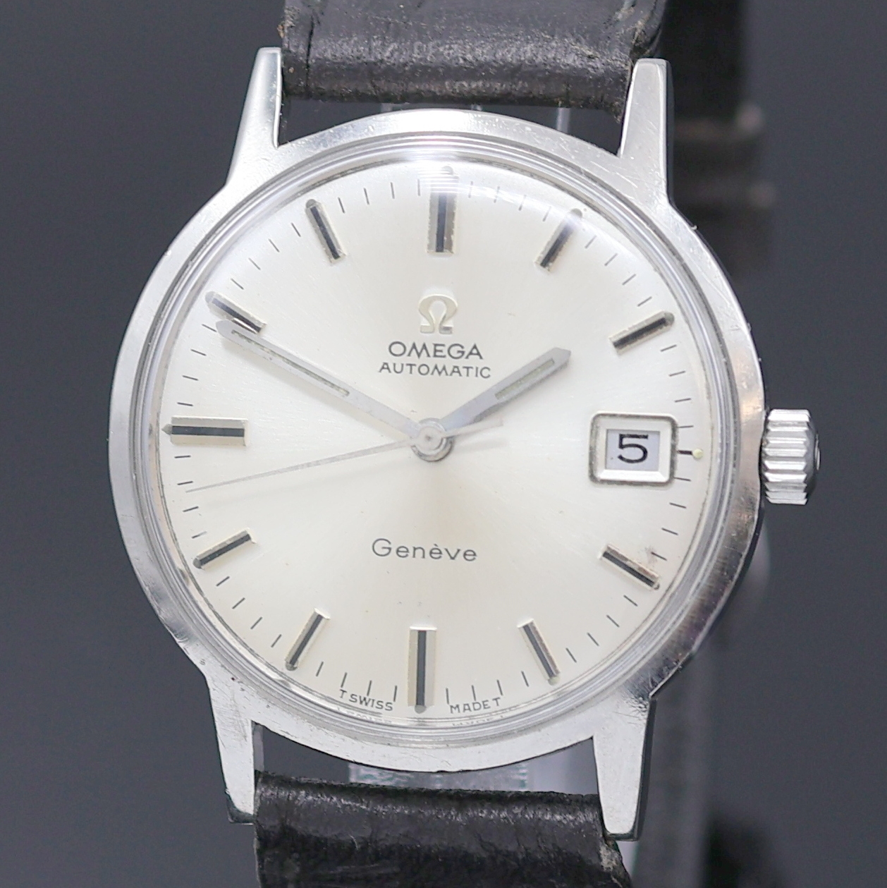 Detail a: OMEGA Geneve Herrenarmbanduhr Referenz 166.070, Schweiz um 1969, Edelstahlgeh., Boden verschr., vers. Zifferbl. m. aufgel. Indizes l. fl., Datum bei ...