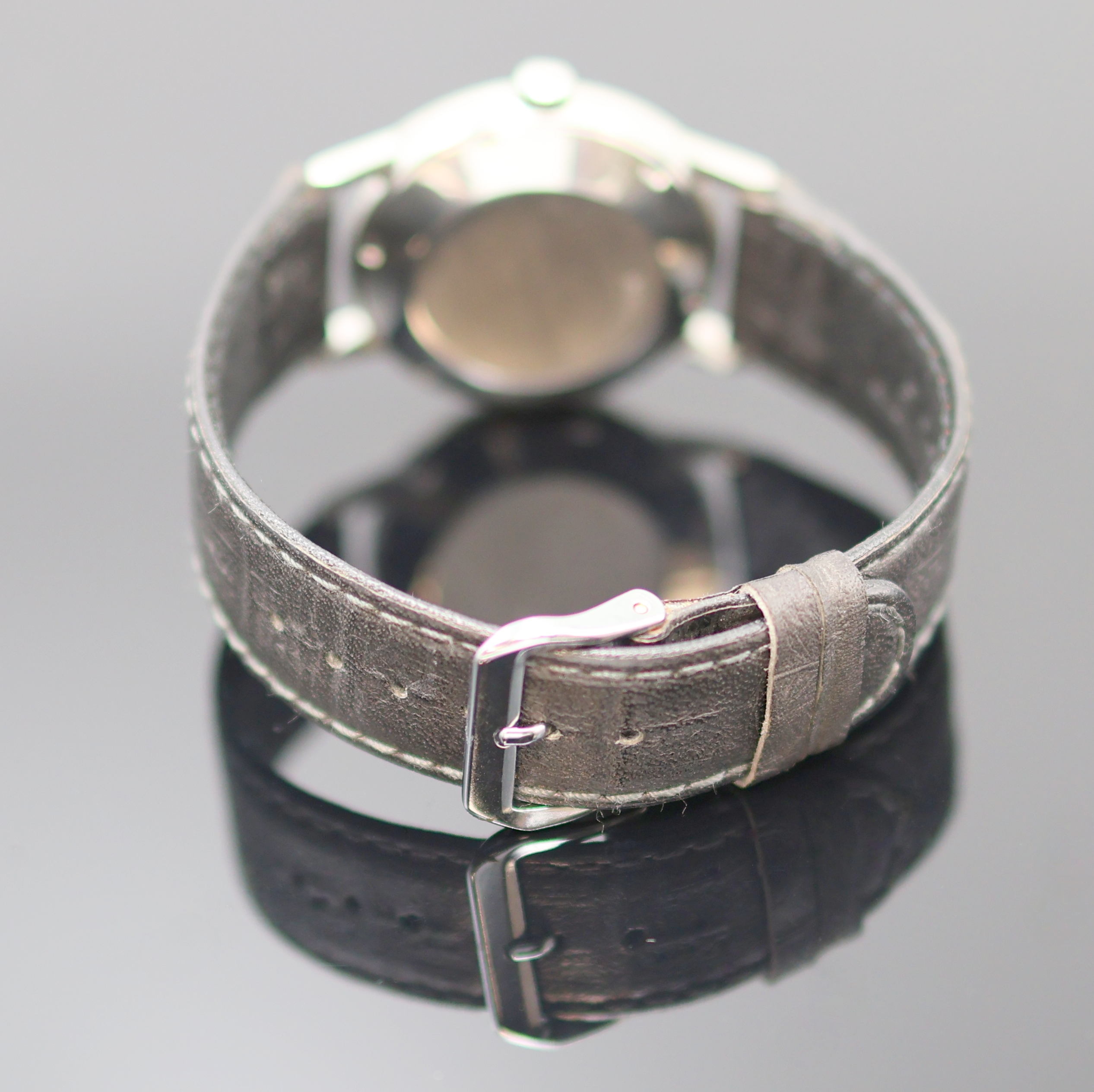 Detail c: OMEGA Geneve Herrenarmbanduhr Referenz 166.070, Schweiz um 1969, Edelstahlgeh., Boden verschr., vers. Zifferbl. m. aufgel. Indizes l. fl., Datum bei ...