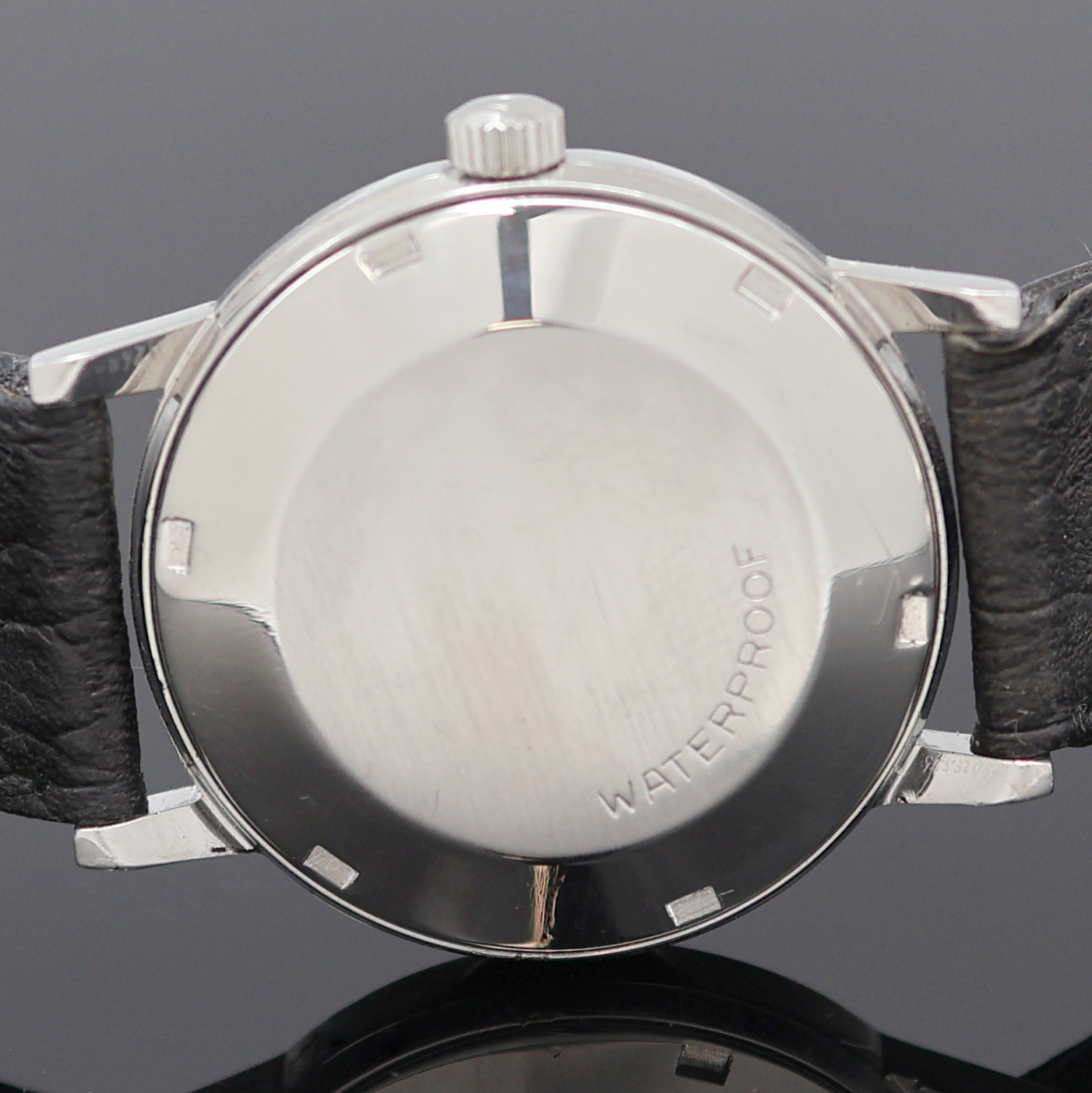 Detail f: OMEGA Geneve Herrenarmbanduhr Referenz 166.070, Schweiz um 1969, Edelstahlgeh., Boden verschr., vers. Zifferbl. m. aufgel. Indizes l. fl., Datum bei ...