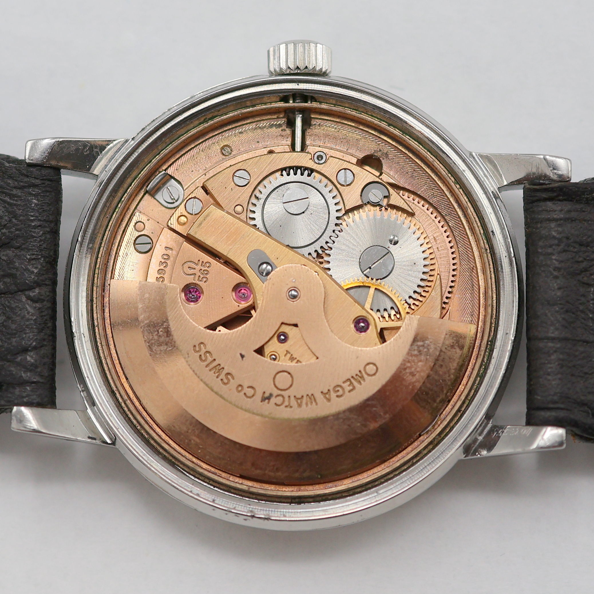 Detail g: OMEGA Geneve Herrenarmbanduhr Referenz 166.070, Schweiz um 1969, Edelstahlgeh., Boden verschr., vers. Zifferbl. m. aufgel. Indizes l. fl., Datum bei ...
