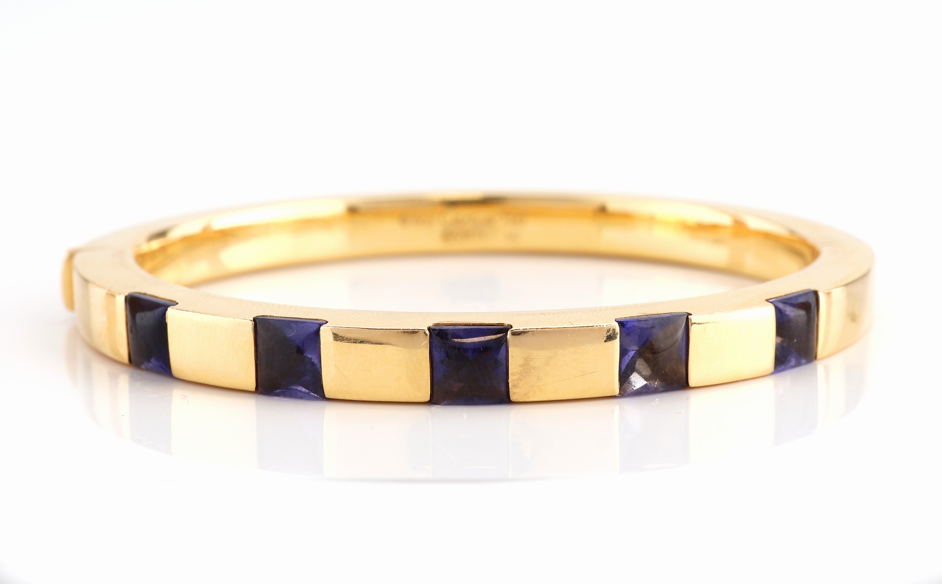 Detail a: 18 kt Gold CARTIER Iolith-Armreif, GG 750/000, 5 carreef. Iolithe im Bufftop Cut zus. ca. 5.0 ct, sign. und num., Kastenschlossmit ...