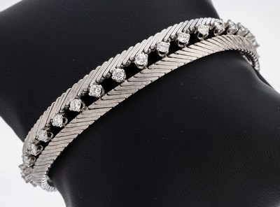 Image 26972855 - 18 kt Gold Brillant-Armband, 1970er Jahre, WG 750/000, Oberfläche sat., 30 ...