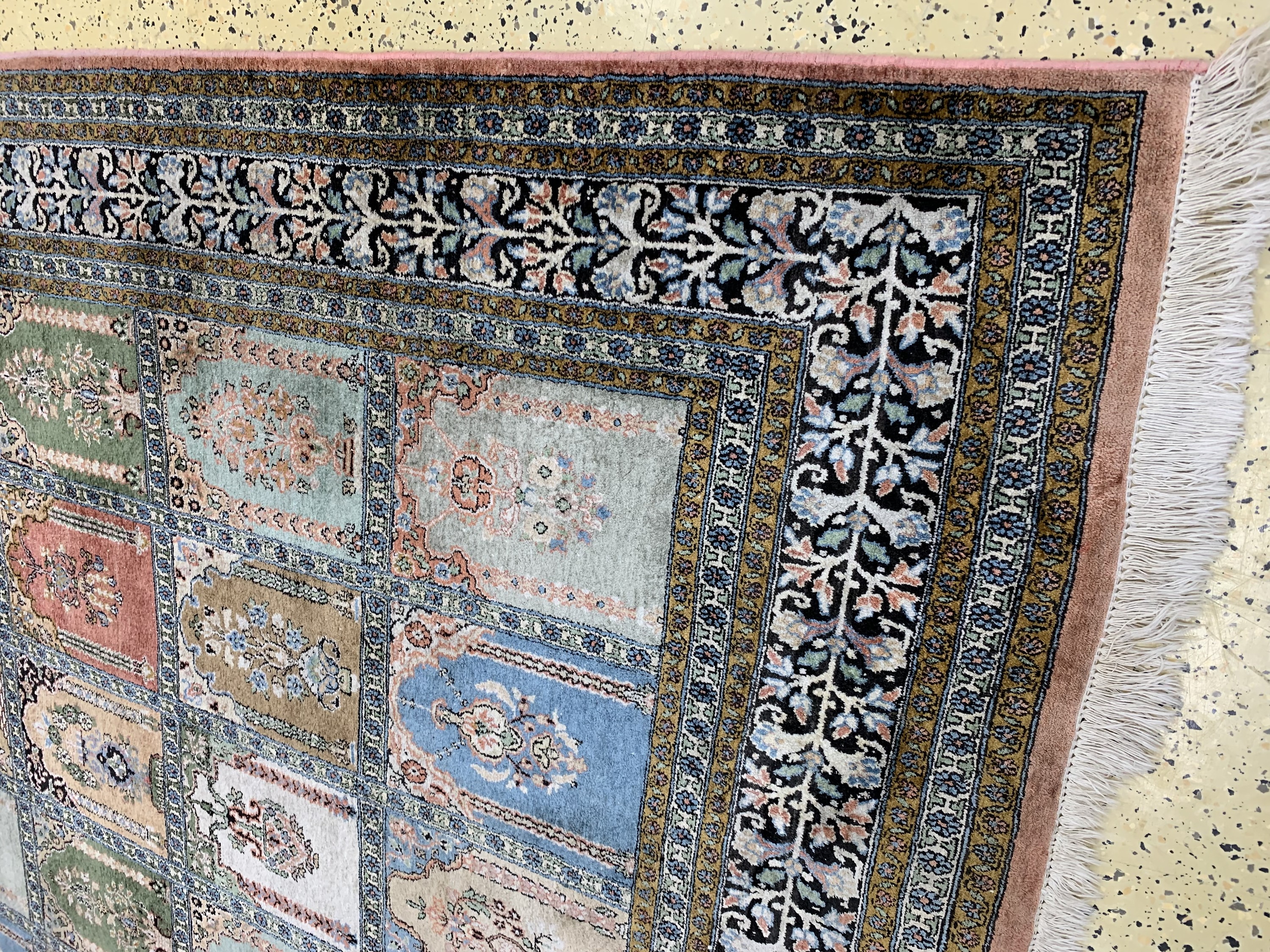Detail a: Kaschmir, Indien, Mitte 20.Jhd, merzerisierte Baumwolle, ca. 390 x 355 cm, EHZ: 2-3