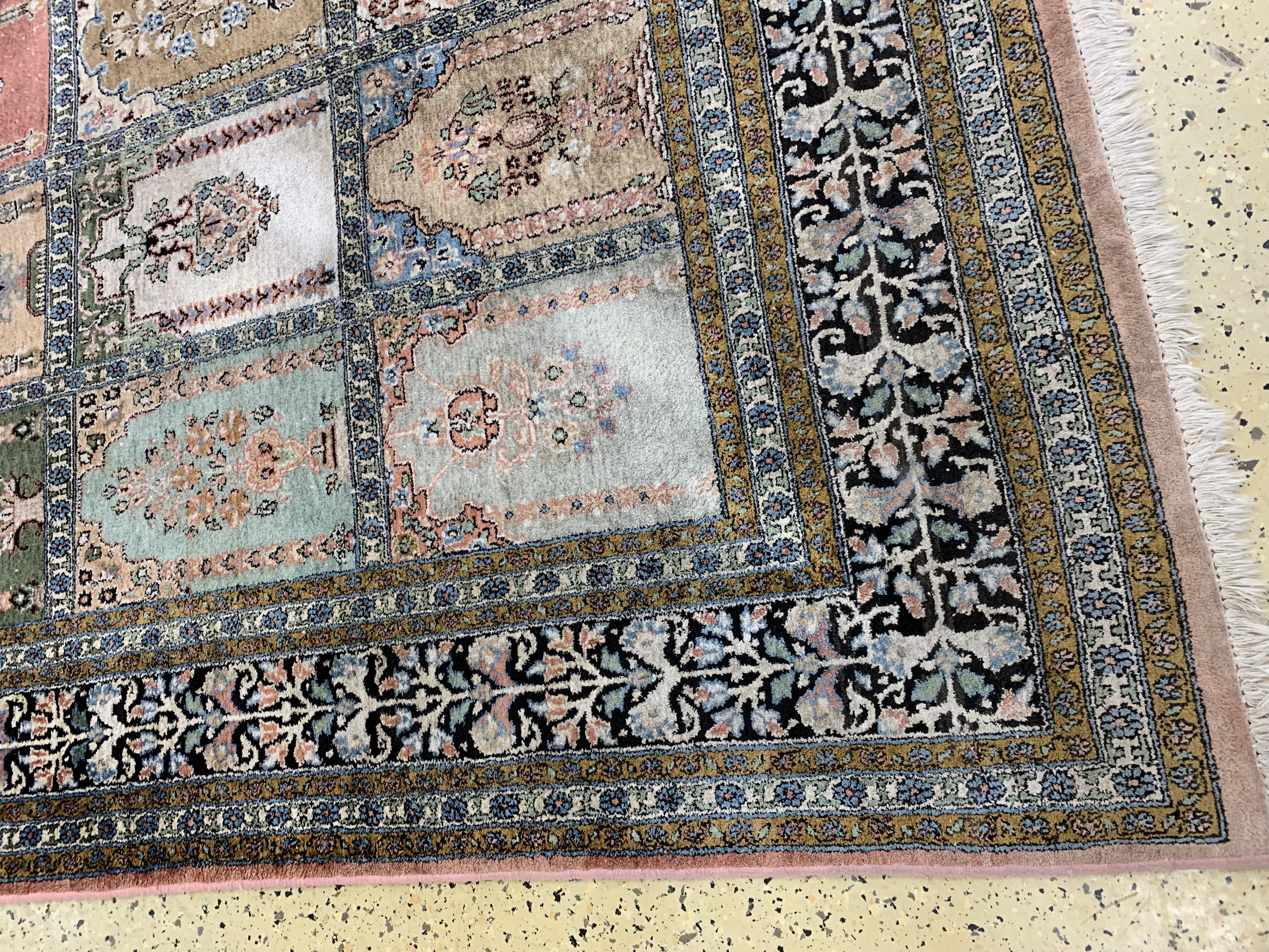 Detail b: Kaschmir, Indien, Mitte 20.Jhd, merzerisierte Baumwolle, ca. 390 x 355 cm, EHZ: 2-3