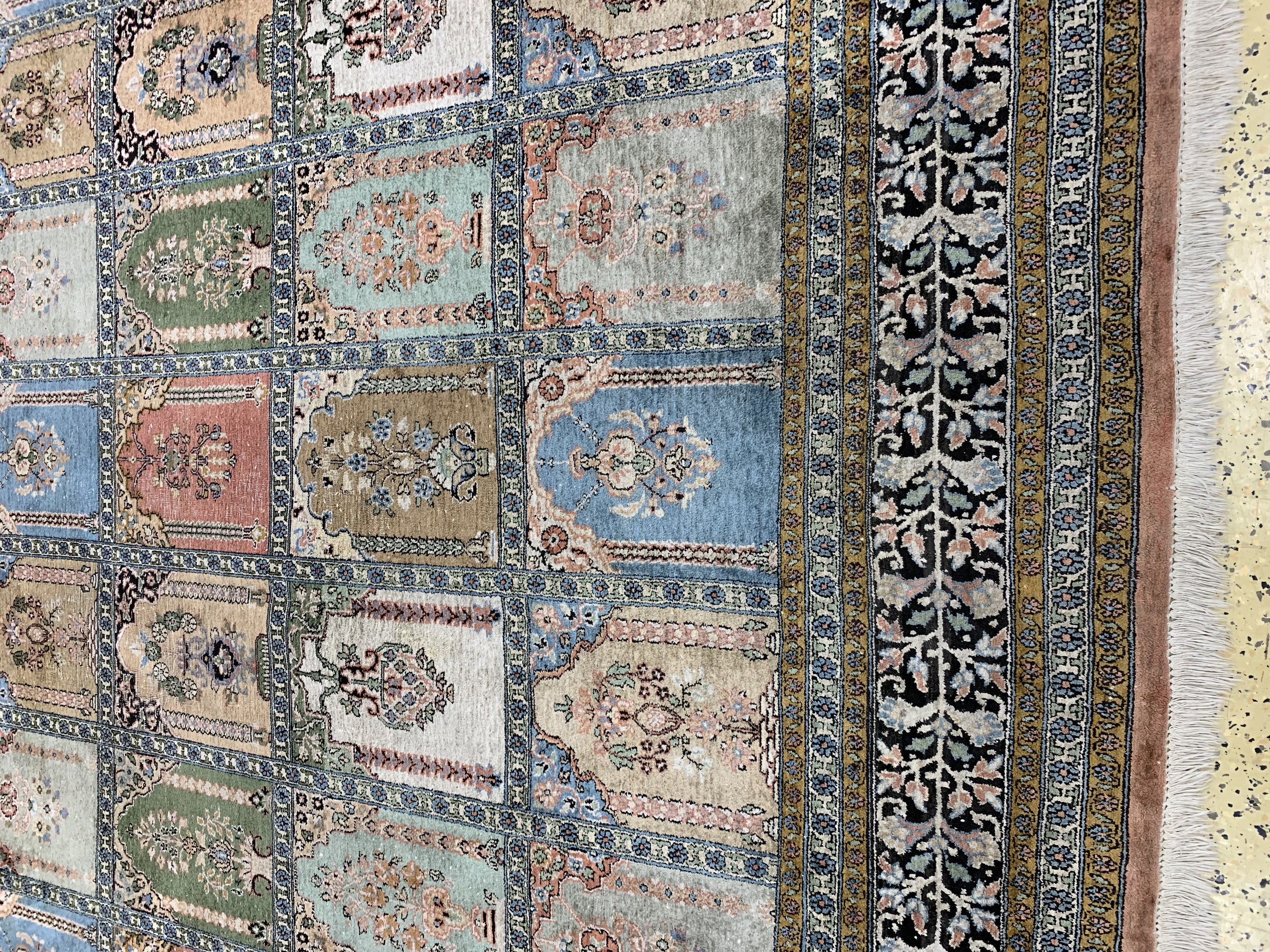 Detail c: Kaschmir, Indien, Mitte 20.Jhd, merzerisierte Baumwolle, ca. 390 x 355 cm, EHZ: 2-3