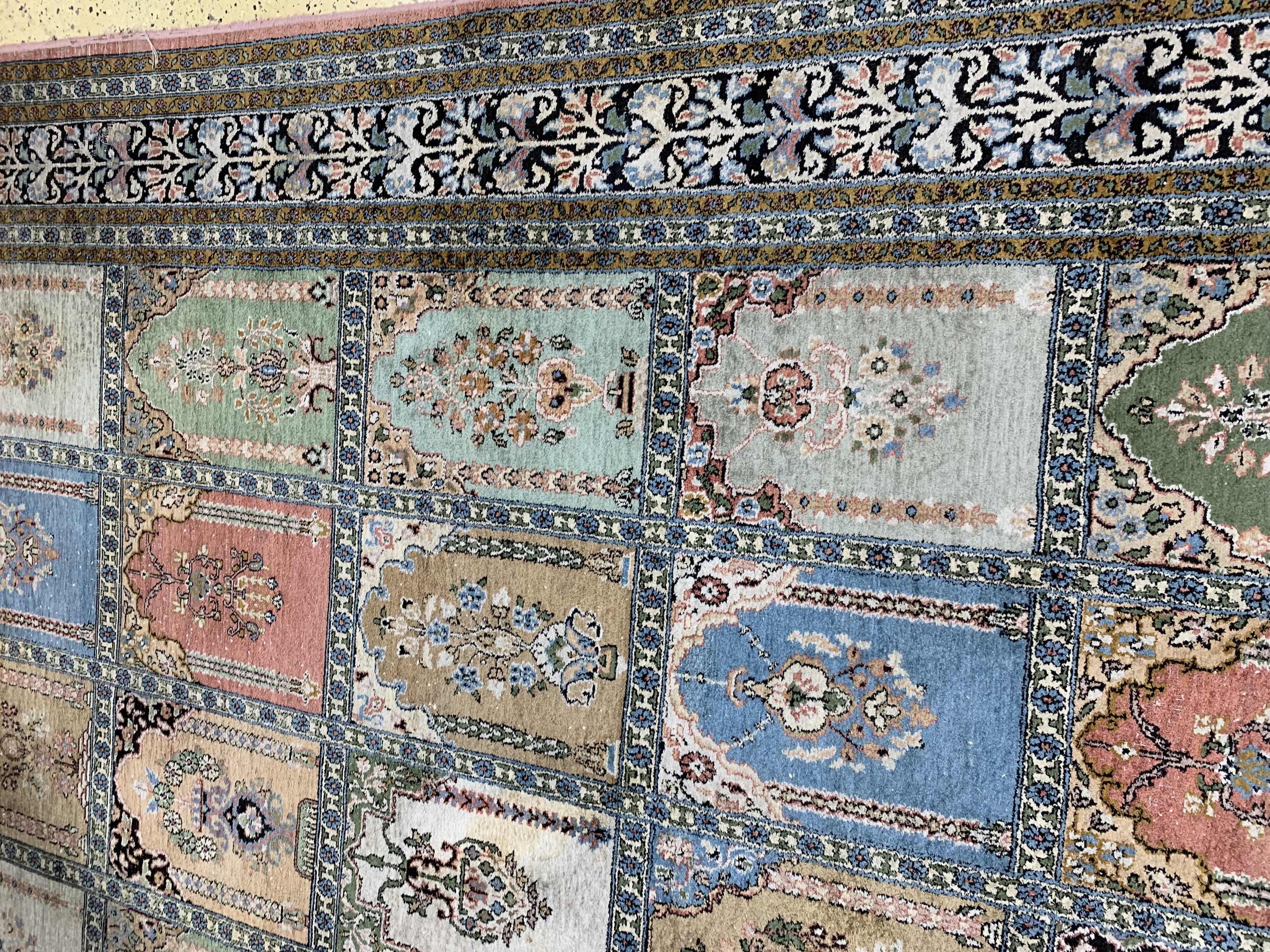 Detail f: Kaschmir, Indien, Mitte 20.Jhd, merzerisierte Baumwolle, ca. 390 x 355 cm, EHZ: 2-3