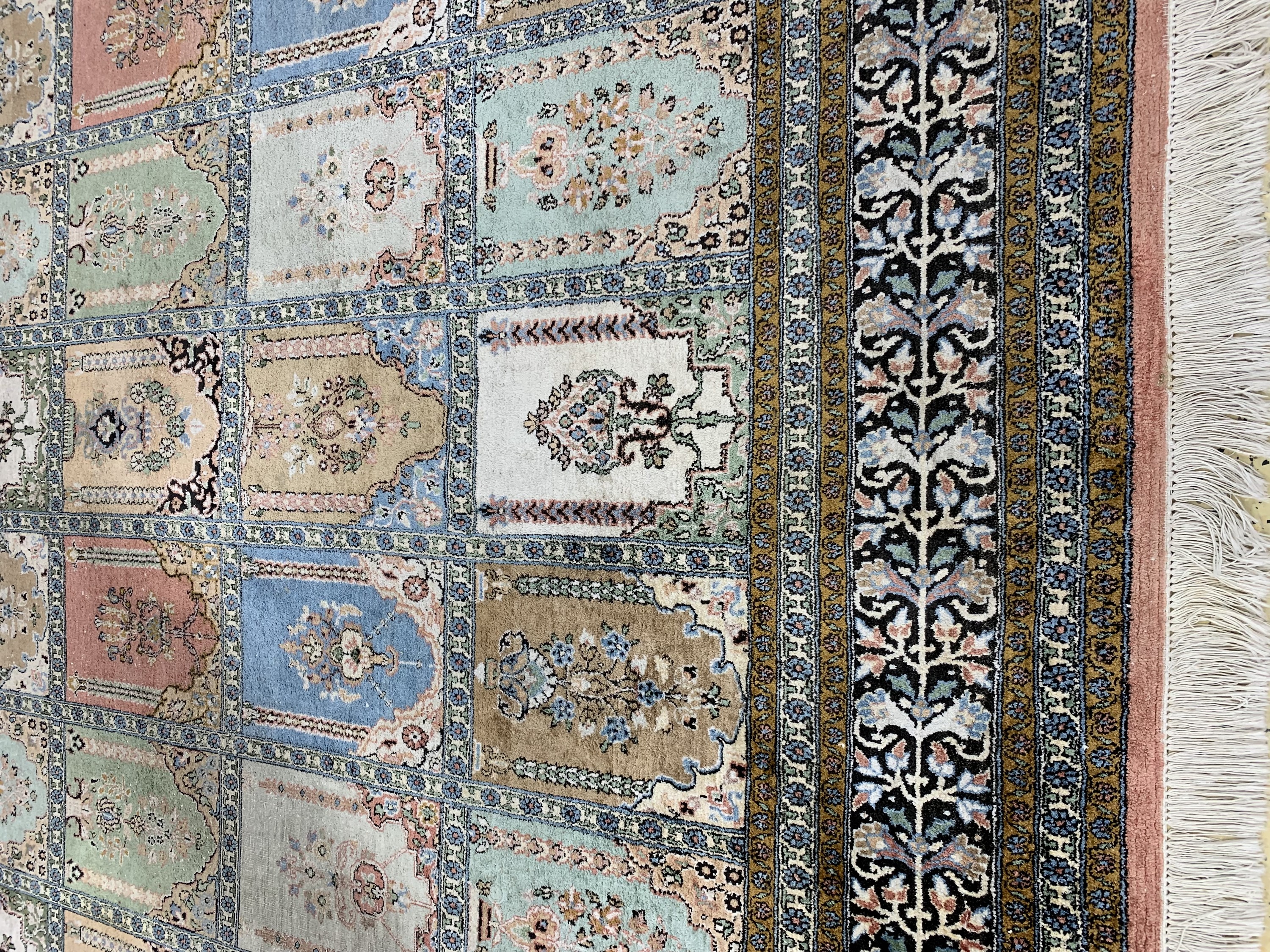 Detail h: Kaschmir, Indien, Mitte 20.Jhd, merzerisierte Baumwolle, ca. 390 x 355 cm, EHZ: 2-3