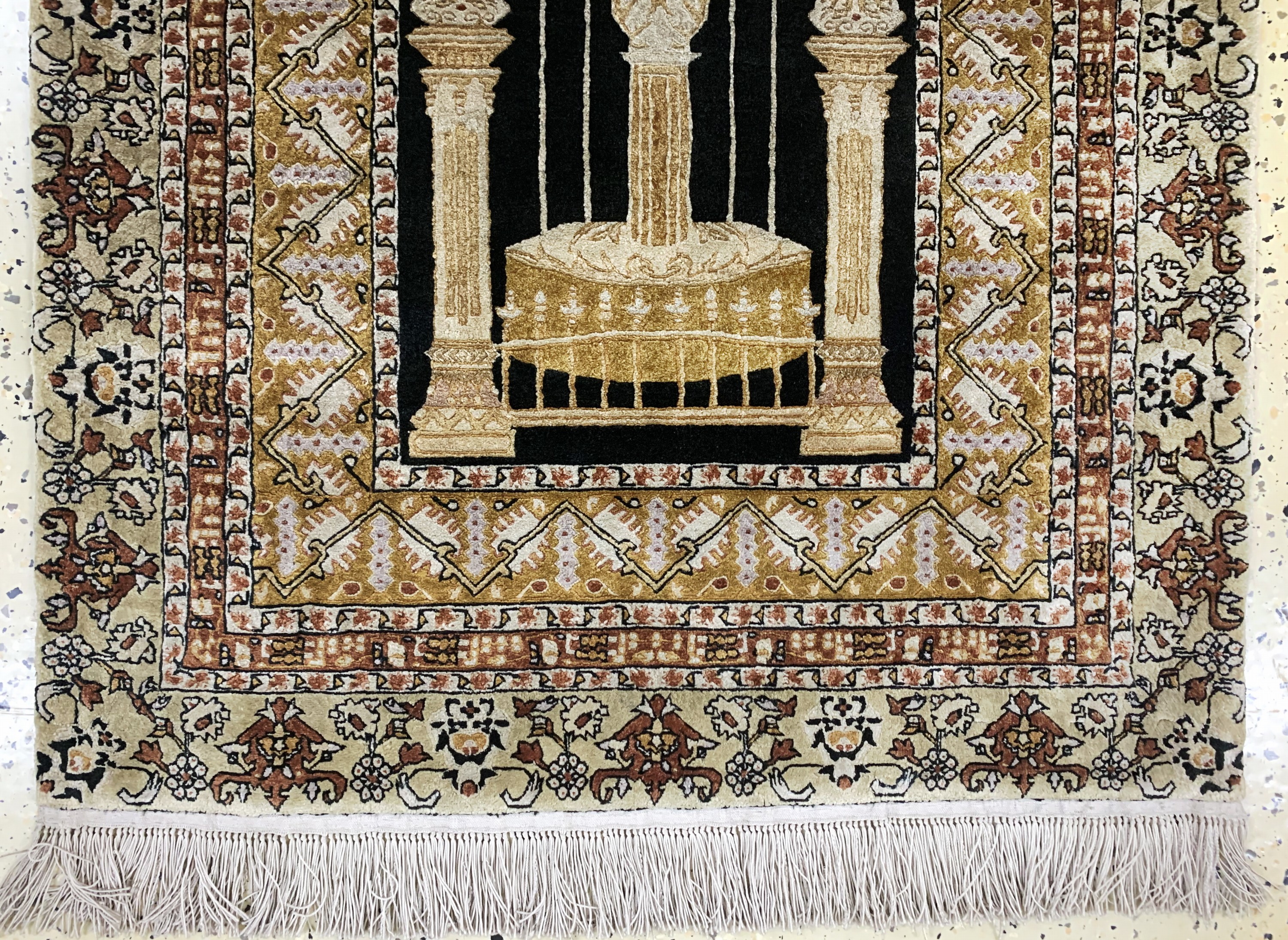 Detail b: Ghom Seide, Ägypten, Mitte 20.Jhd, reine Naturseide, ca. 125 x 80 cm, EHZ: 1-2