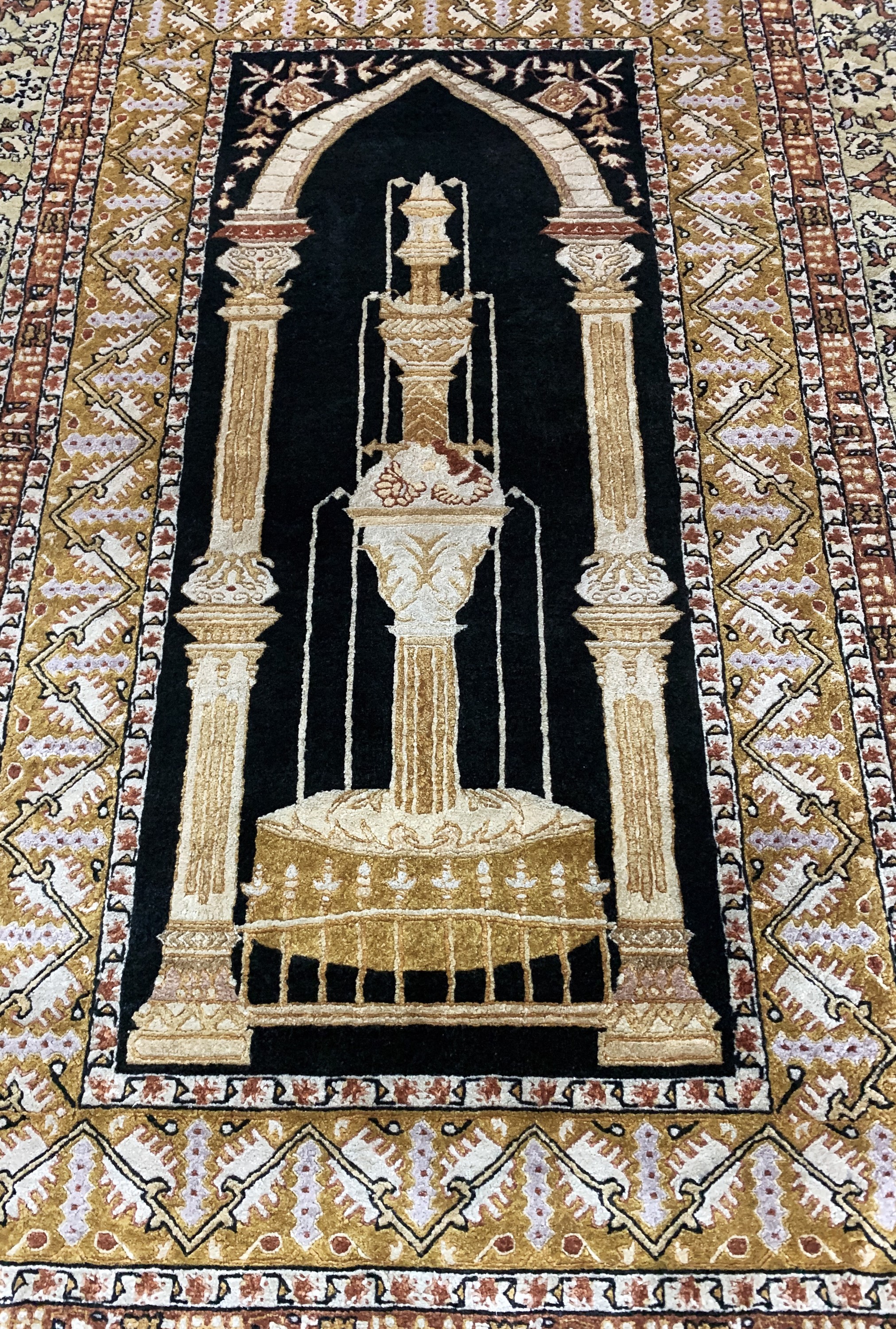 Detail c: Ghom Seide, Ägypten, Mitte 20.Jhd, reine Naturseide, ca. 125 x 80 cm, EHZ: 1-2