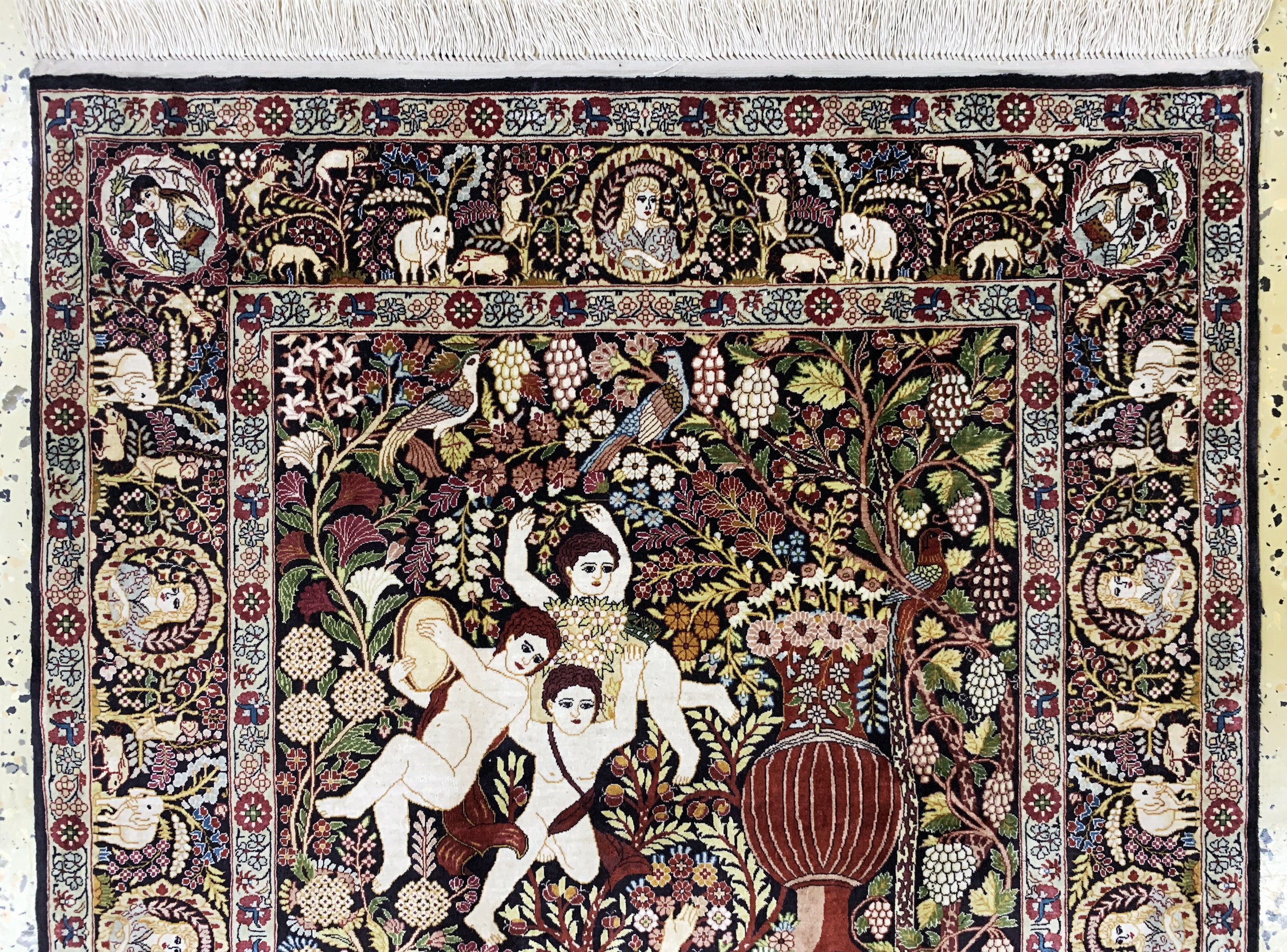 Detail a: Hereke Seide Sehr fein, China, Mitte 20.Jhd, reine Naturseide, ca. 92 x 62 cm, ca. 2,5 Mio. Kn/qm, nahezu neuwertig.