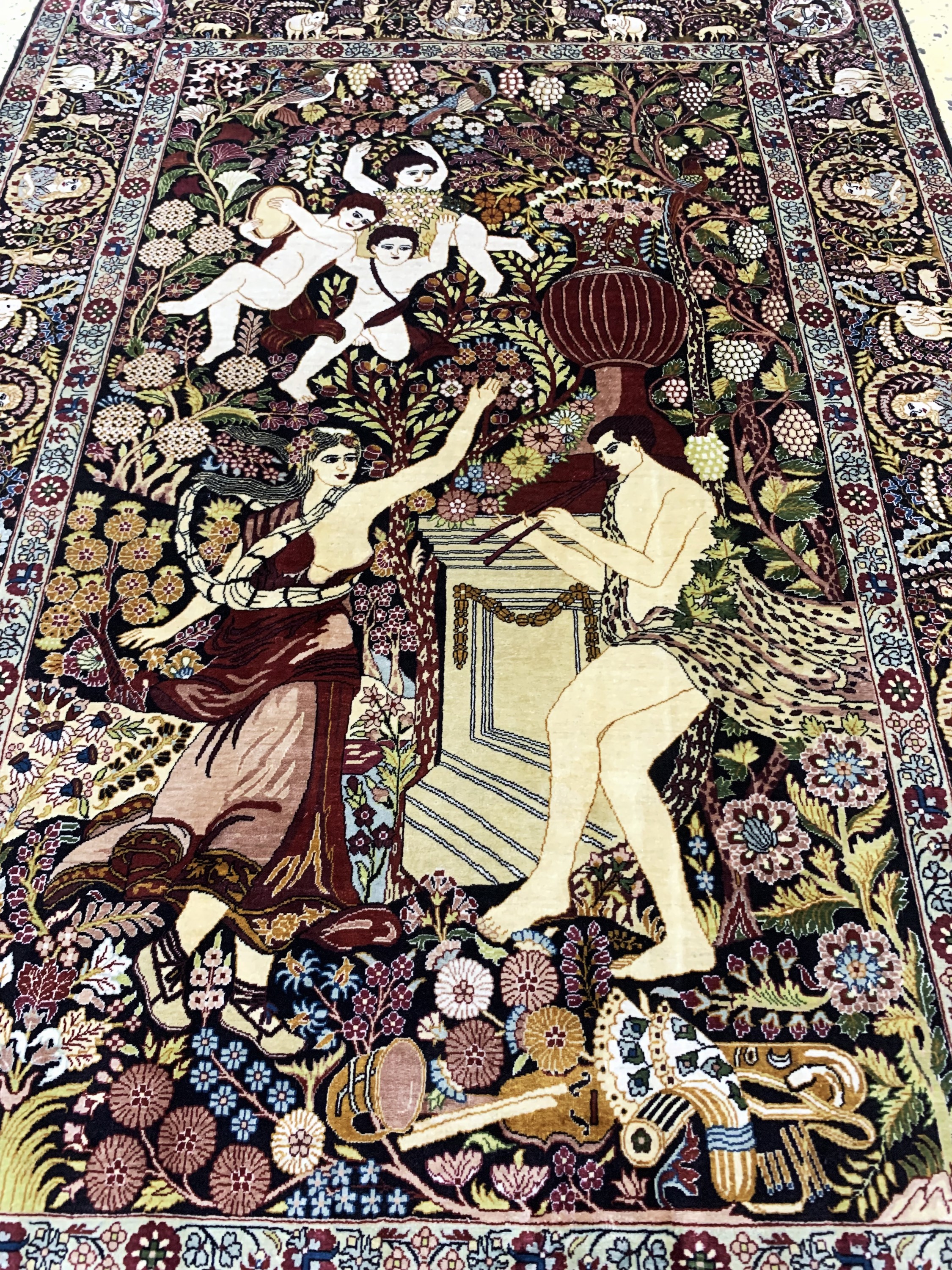 Detail c: Hereke Seide Sehr fein, China, Mitte 20.Jhd, reine Naturseide, ca. 92 x 62 cm, ca. 2,5 Mio. Kn/qm, nahezu neuwertig.