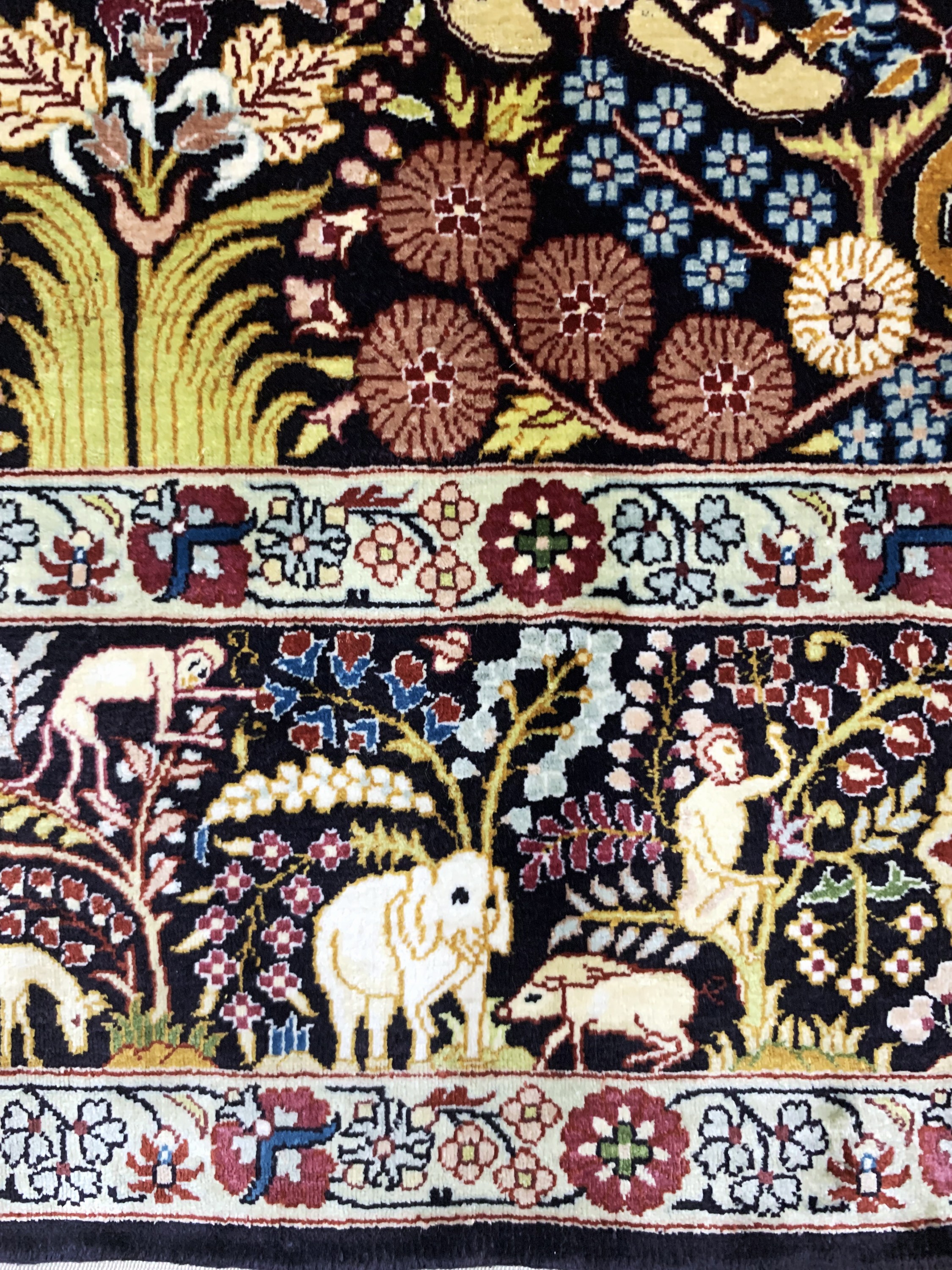 Detail d: Hereke Seide Sehr fein, China, Mitte 20.Jhd, reine Naturseide, ca. 92 x 62 cm, ca. 2,5 Mio. Kn/qm, nahezu neuwertig.