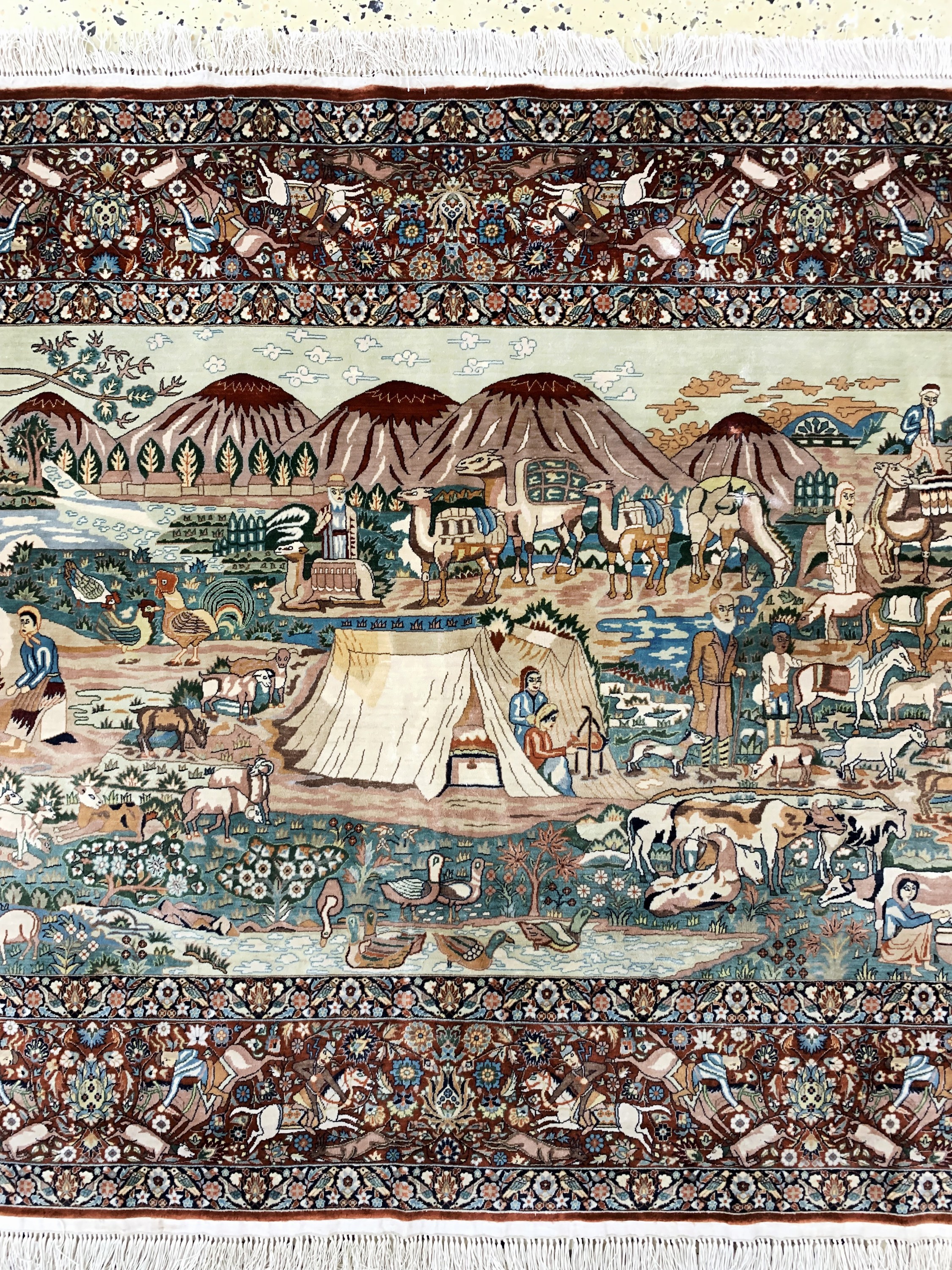Detail b: Hereke Seide Sehr fein, China, Mitte 20.Jhd, reine Naturseide, ca. 155 x 92 cm, ca.1,4 Mio. Kn/qm, nahezu neuwertig.