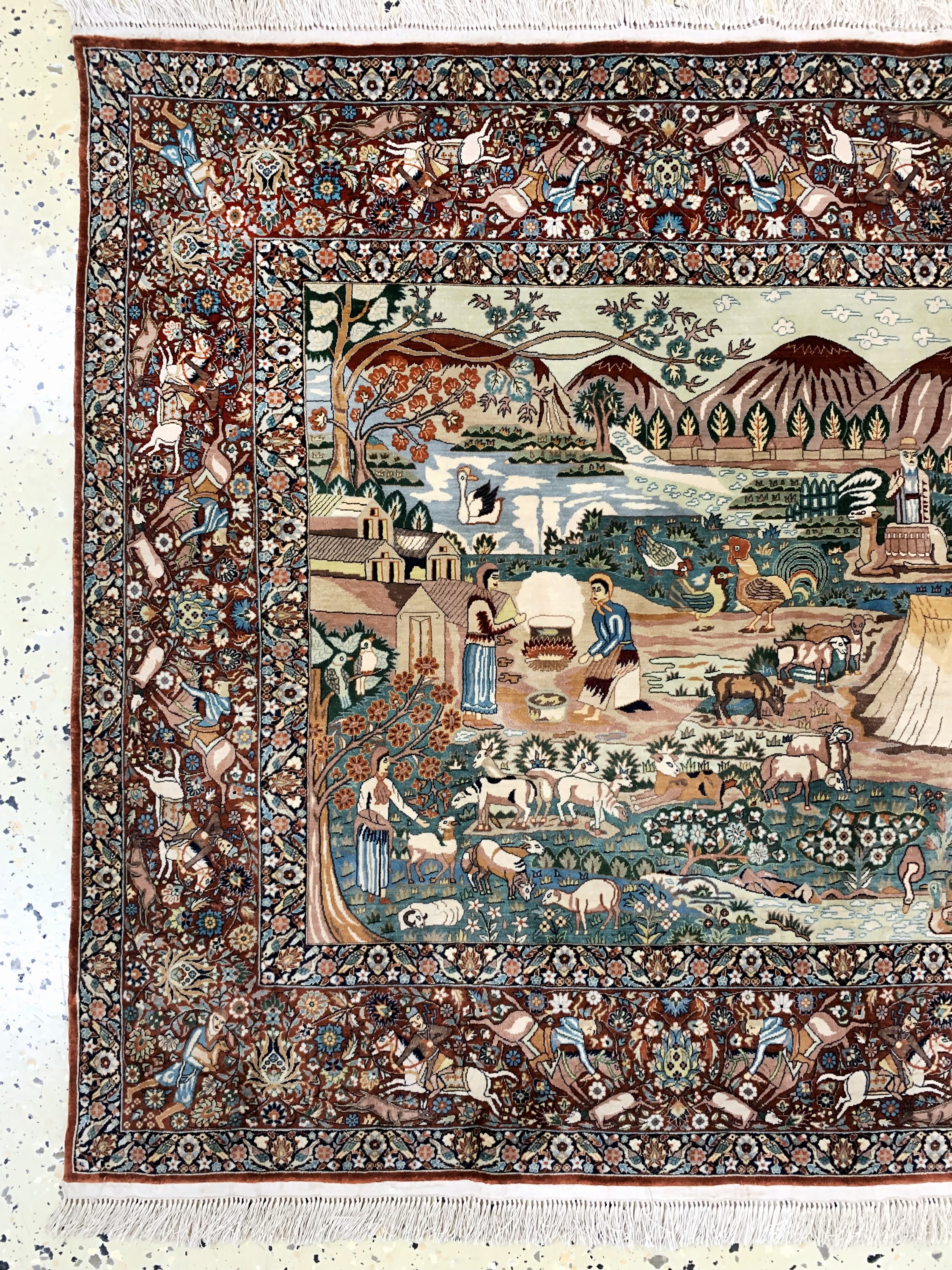 Detail c: Hereke Seide Sehr fein, China, Mitte 20.Jhd, reine Naturseide, ca. 155 x 92 cm, ca.1,4 Mio. Kn/qm, nahezu neuwertig.