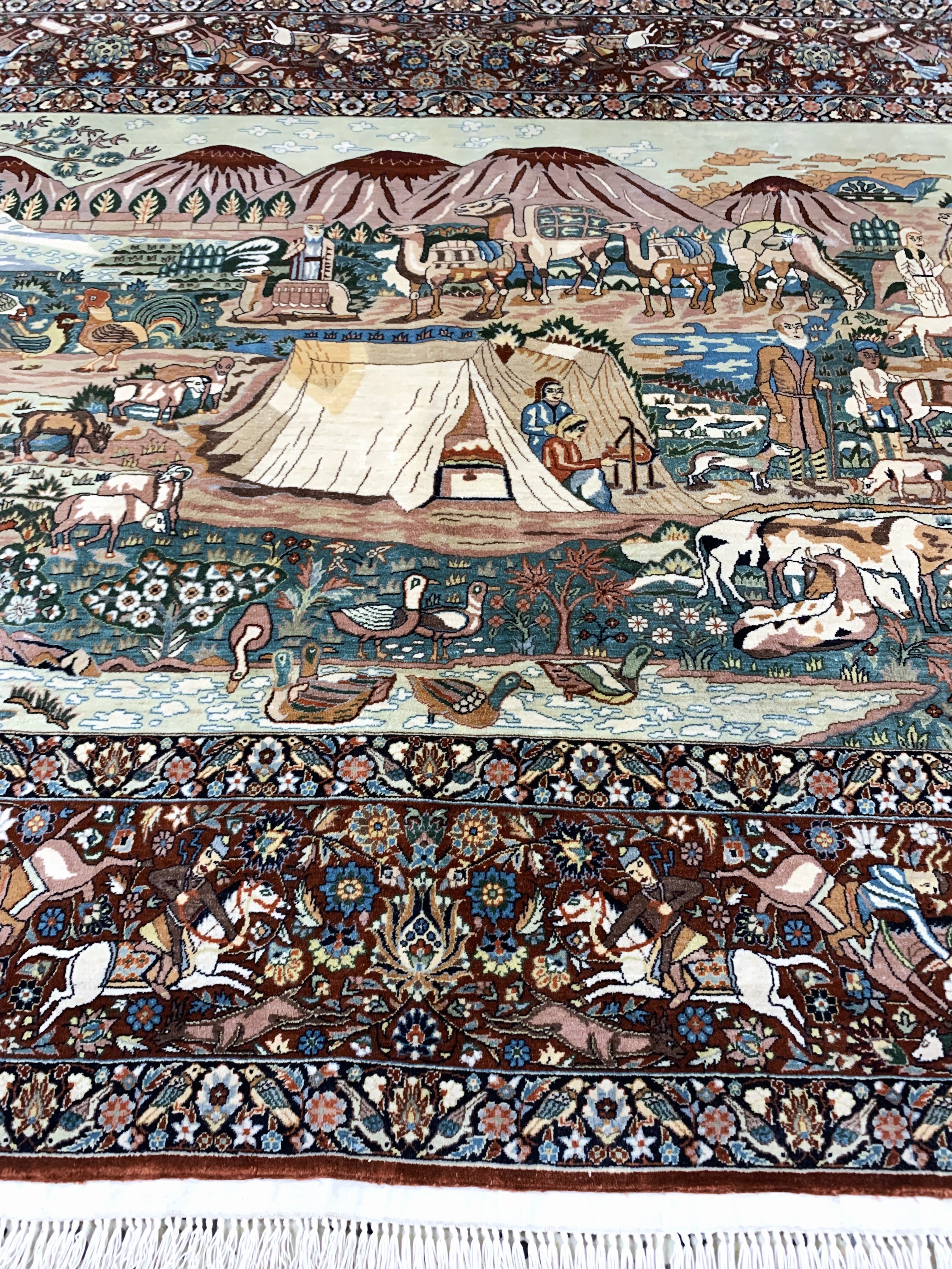 Detail d: Hereke Seide Sehr fein, China, Mitte 20.Jhd, reine Naturseide, ca. 155 x 92 cm, ca.1,4 Mio. Kn/qm, nahezu neuwertig.