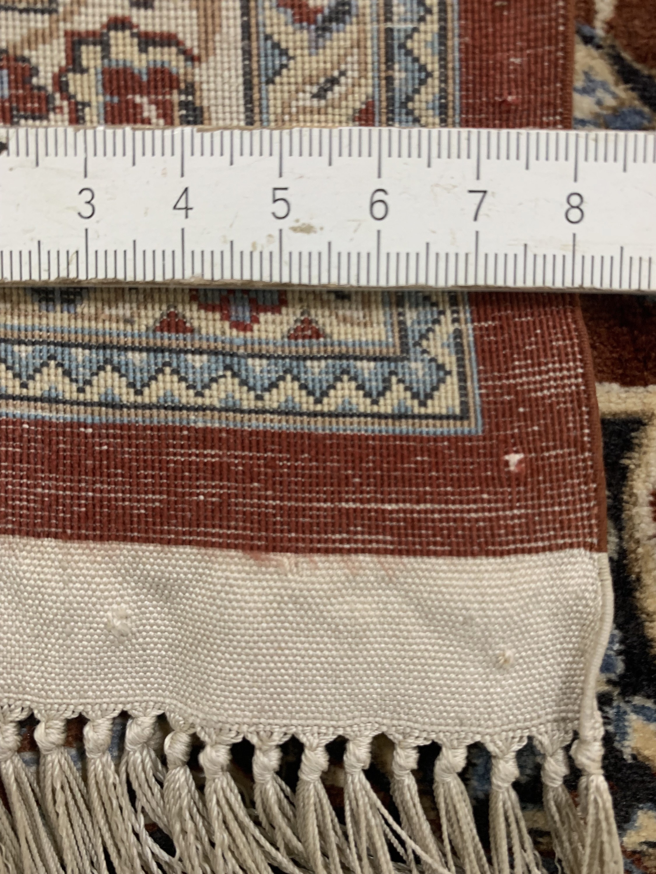Detail h: Hereke Seide Sehr fein, China, Mitte 20.Jhd, reine Naturseide, ca. 184 x 122 cm, ca. 1,4 Mio. Kn/qm, nahezu neuwertig.