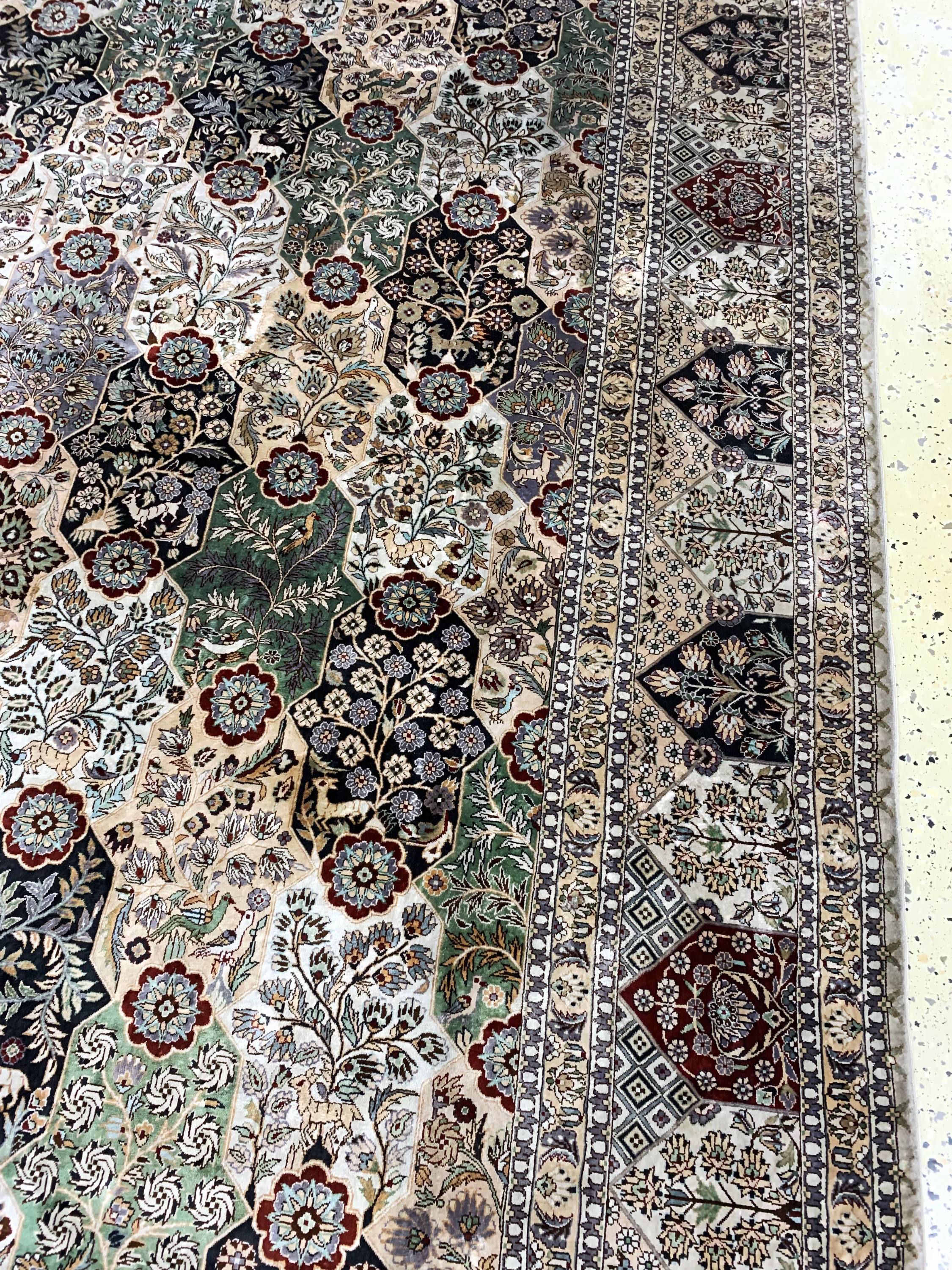 Detail d: Nain Seide fein, China, Mitte 20.Jhd, reineNaturseide, ca. 285 x 185 cm, Reinigungsbedürftig, EHZ: 1-2