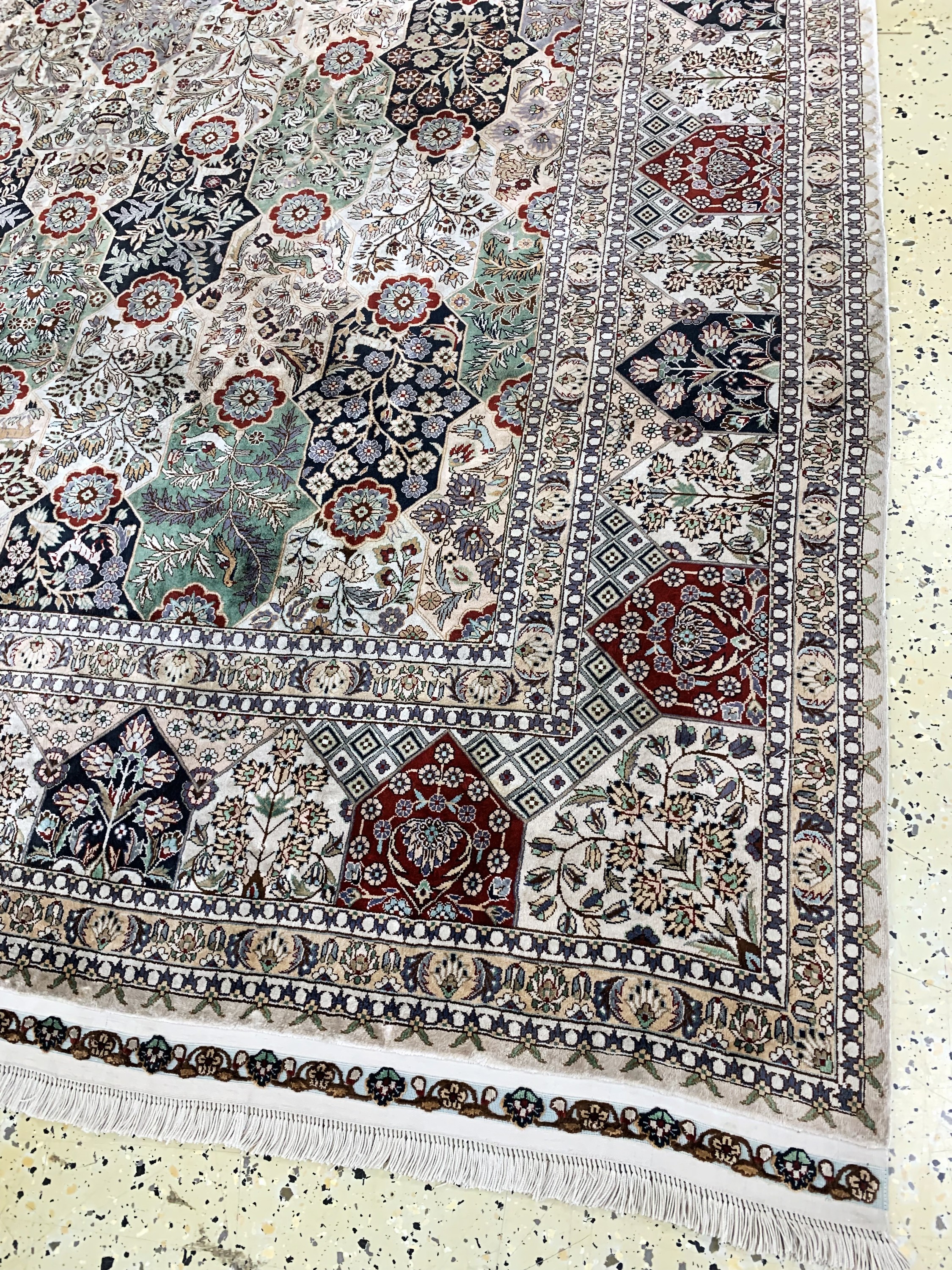 Detail g: Nain Seide fein, China, Mitte 20.Jhd, reineNaturseide, ca. 285 x 185 cm, Reinigungsbedürftig, EHZ: 1-2