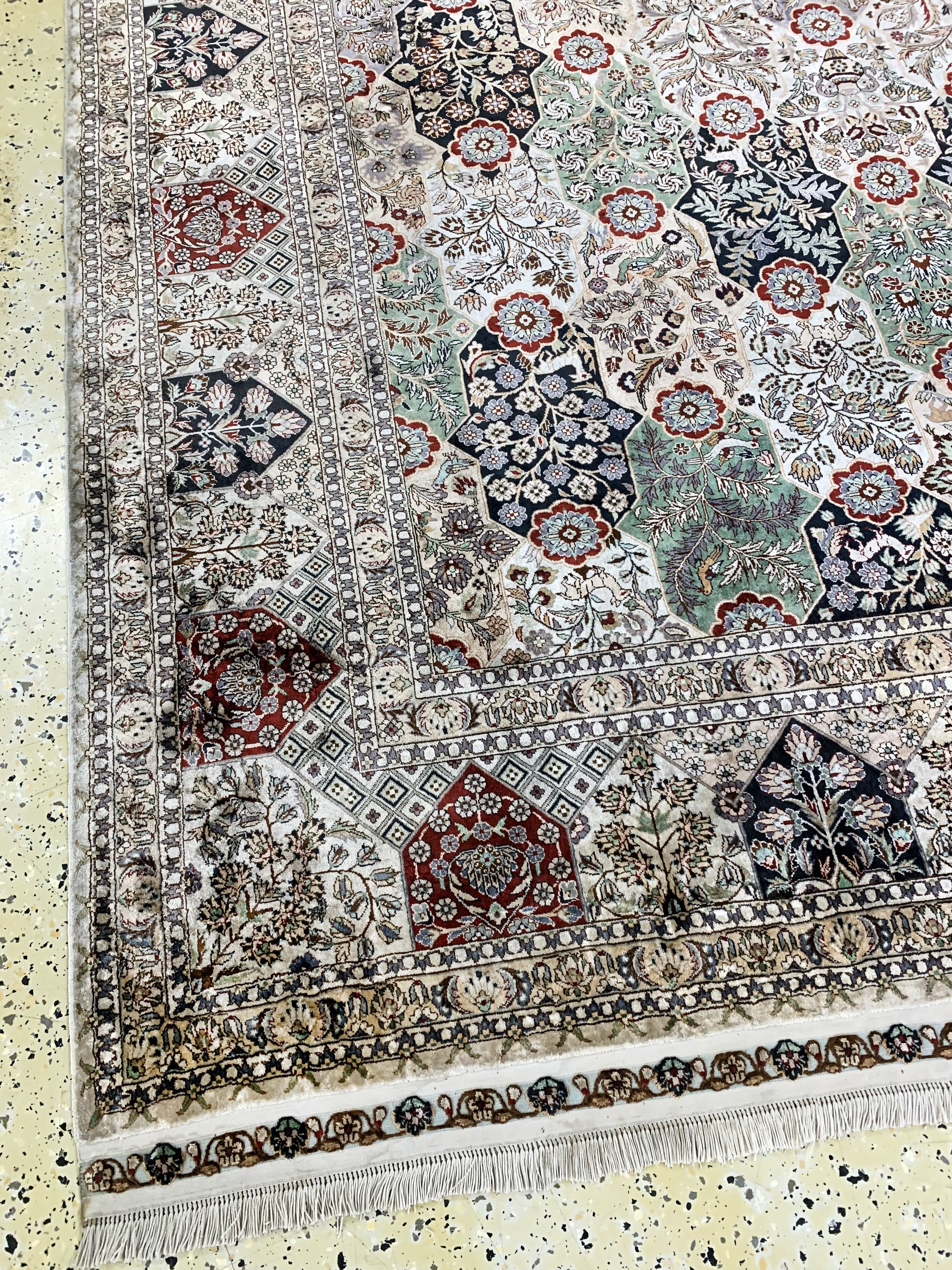 Detail i: Nain Seide fein, China, Mitte 20.Jhd, reineNaturseide, ca. 285 x 185 cm, Reinigungsbedürftig, EHZ: 1-2