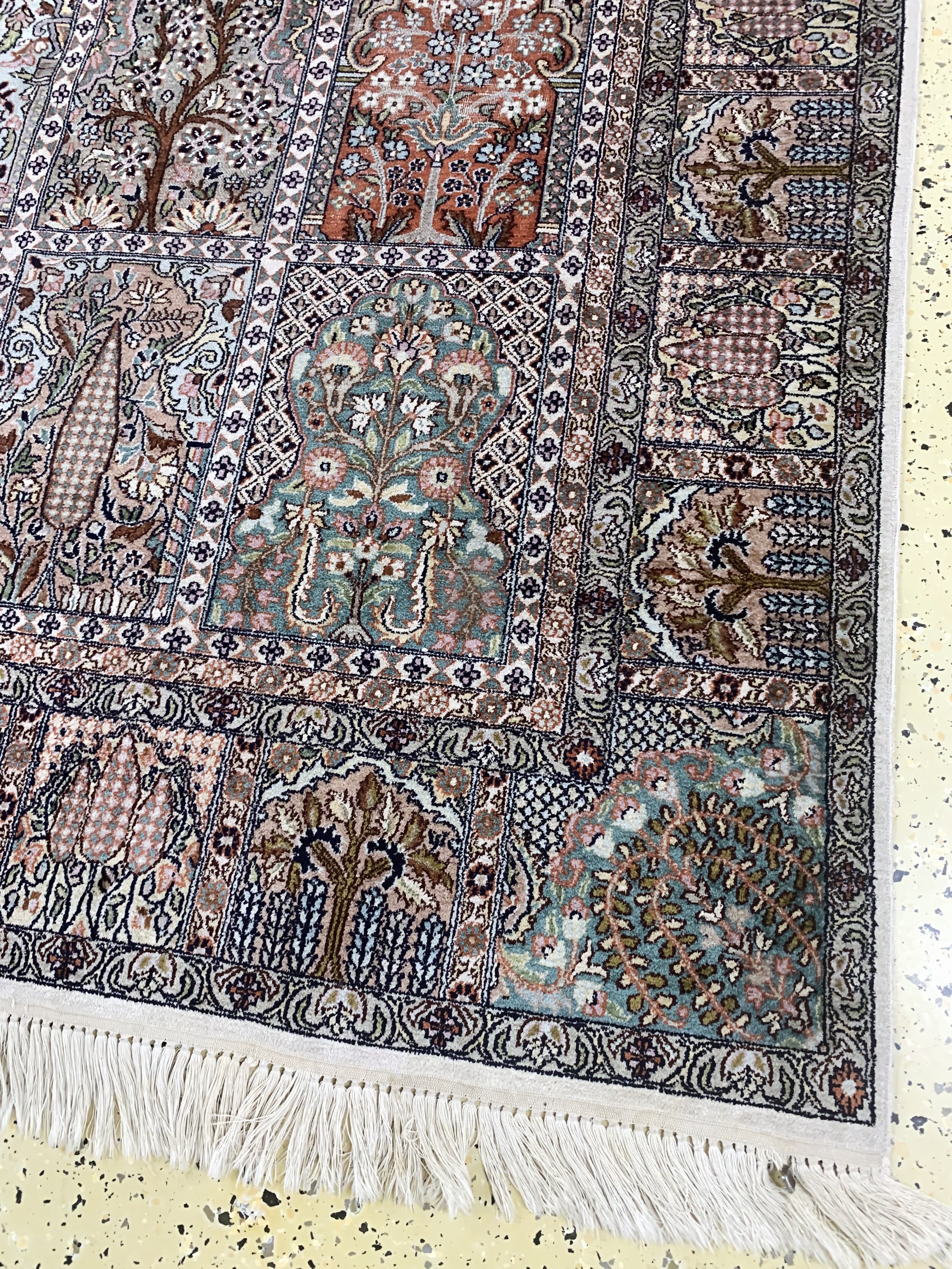 Detail a: Kaschmir, Indien, Mitte 20.Jhd, merzerisierte Baumwolle, ca. 290 x 185 cm, EHZ: 2-3