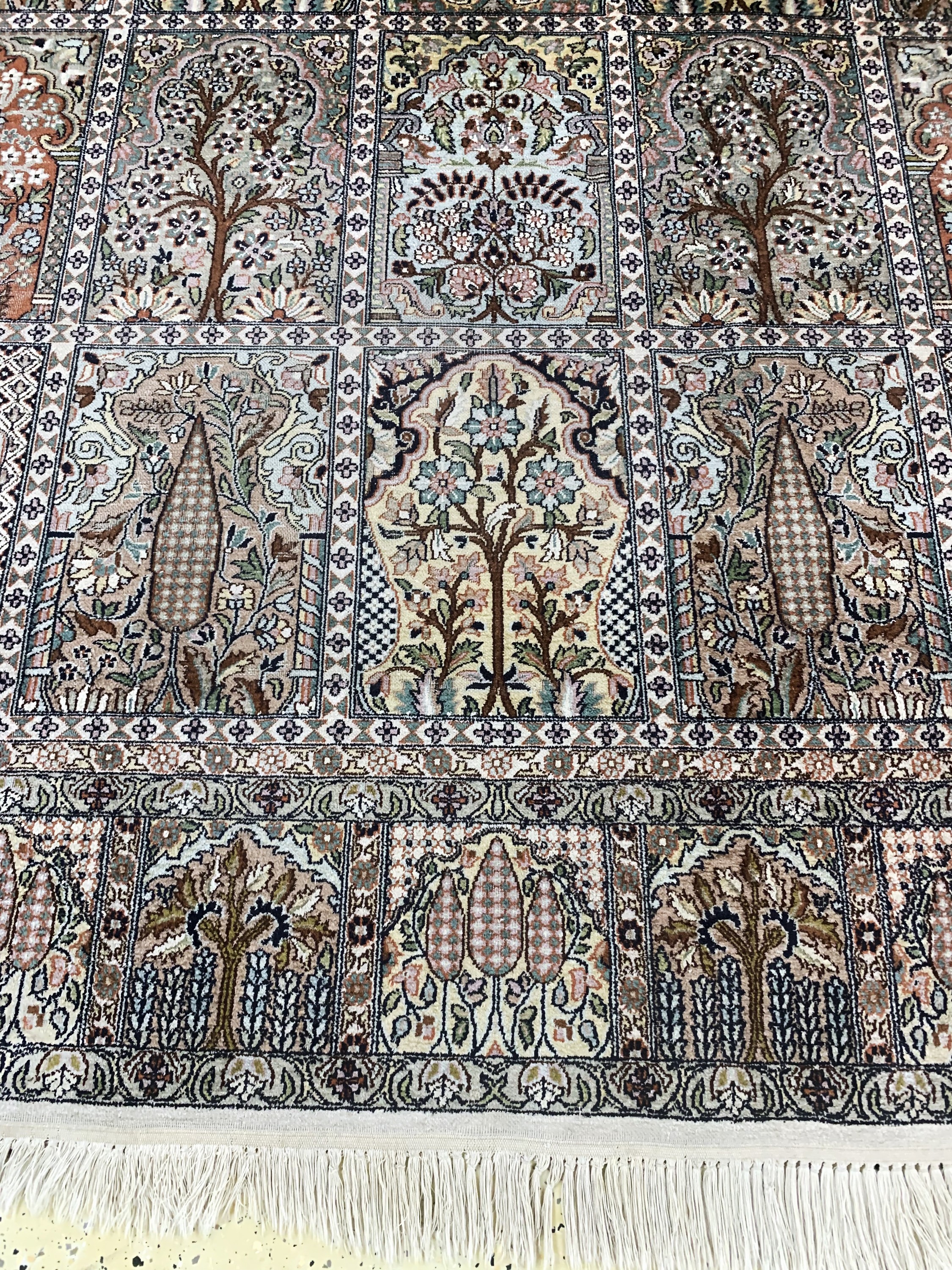 Detail b: Kaschmir, Indien, Mitte 20.Jhd, merzerisierte Baumwolle, ca. 290 x 185 cm, EHZ: 2-3