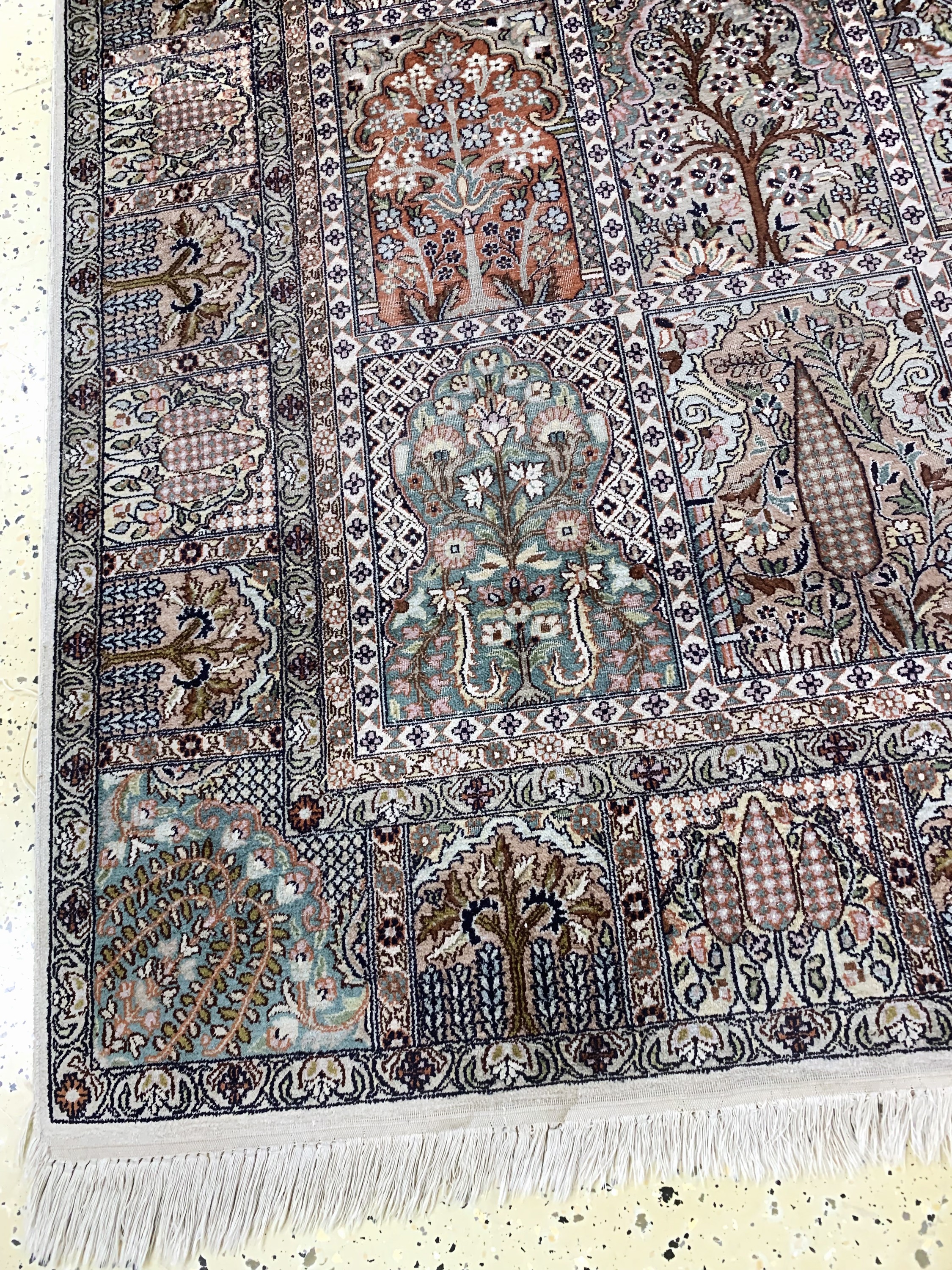 Detail c: Kaschmir, Indien, Mitte 20.Jhd, merzerisierte Baumwolle, ca. 290 x 185 cm, EHZ: 2-3