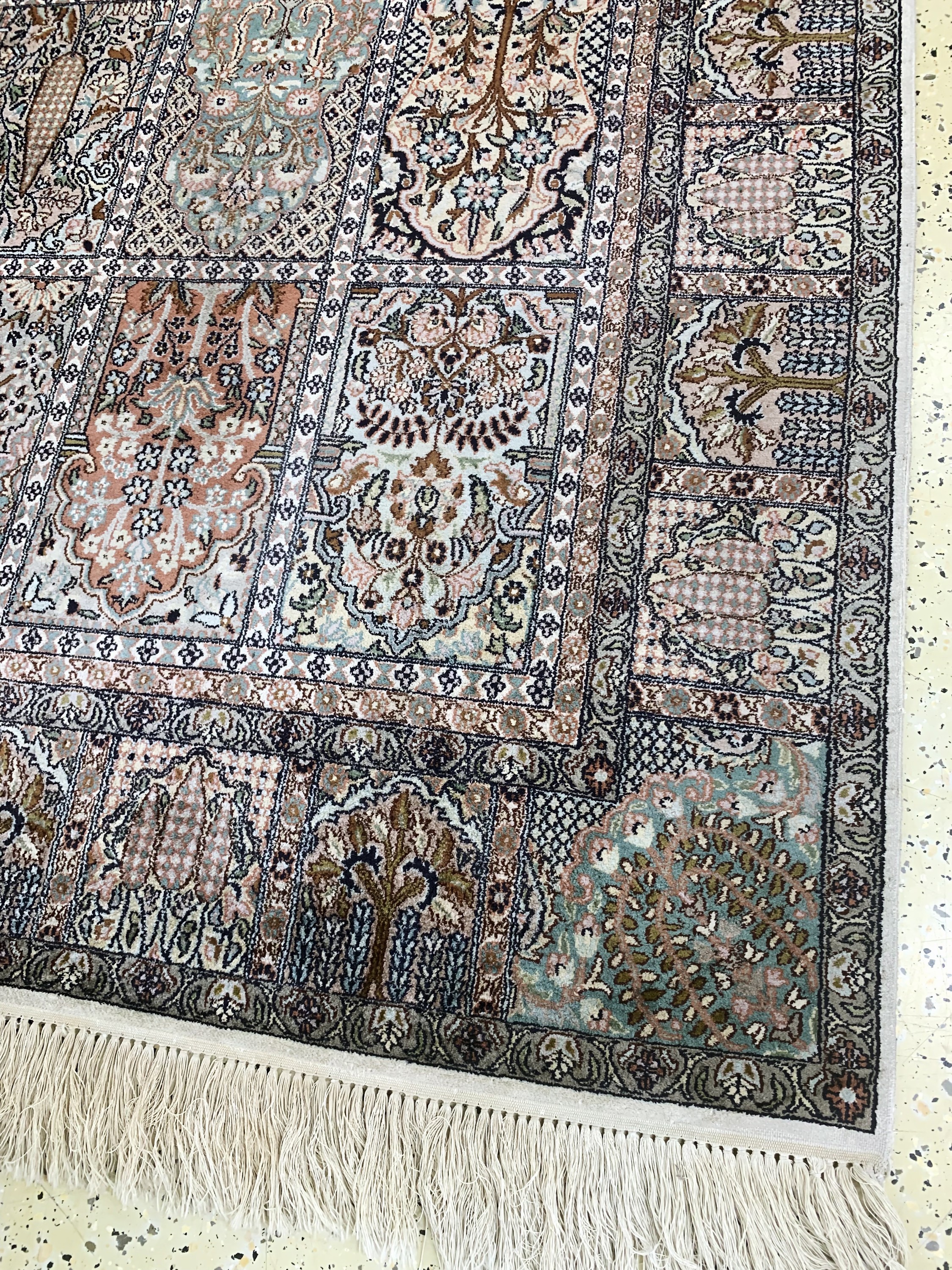 Detail d: Kaschmir, Indien, Mitte 20.Jhd, merzerisierte Baumwolle, ca. 290 x 185 cm, EHZ: 2-3