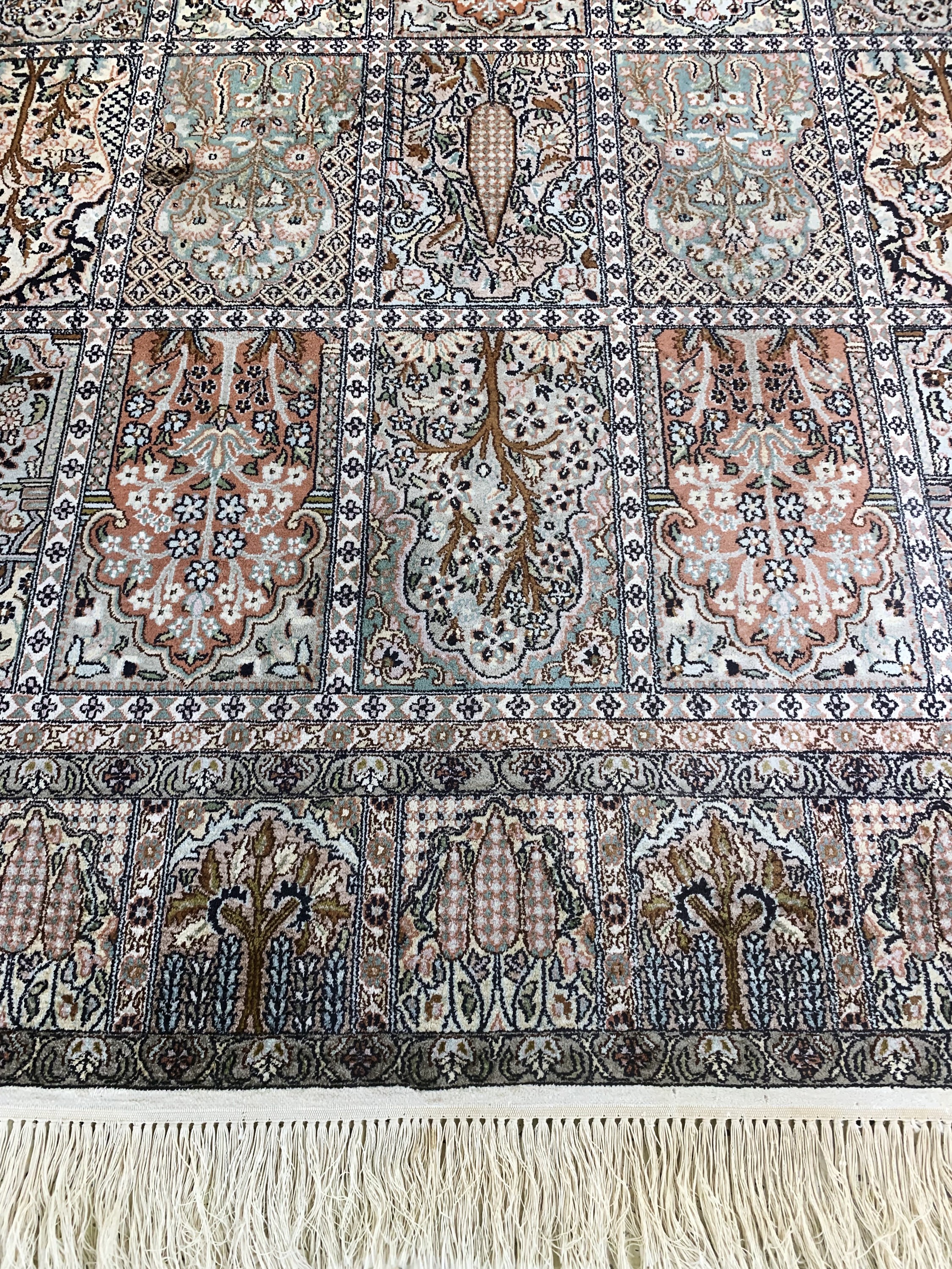 Detail e: Kaschmir, Indien, Mitte 20.Jhd, merzerisierte Baumwolle, ca. 290 x 185 cm, EHZ: 2-3