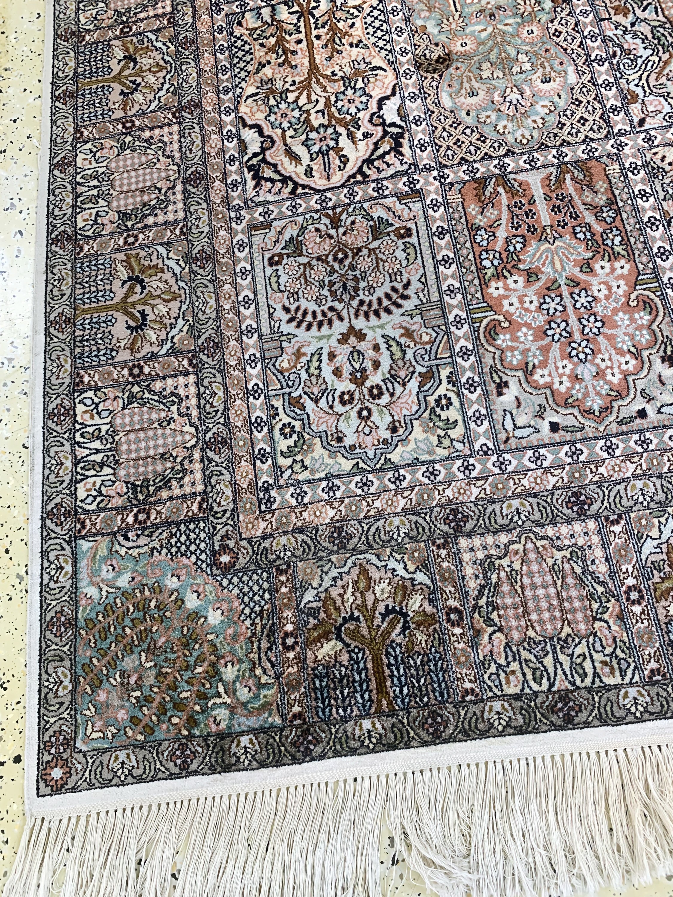 Detail f: Kaschmir, Indien, Mitte 20.Jhd, merzerisierte Baumwolle, ca. 290 x 185 cm, EHZ: 2-3