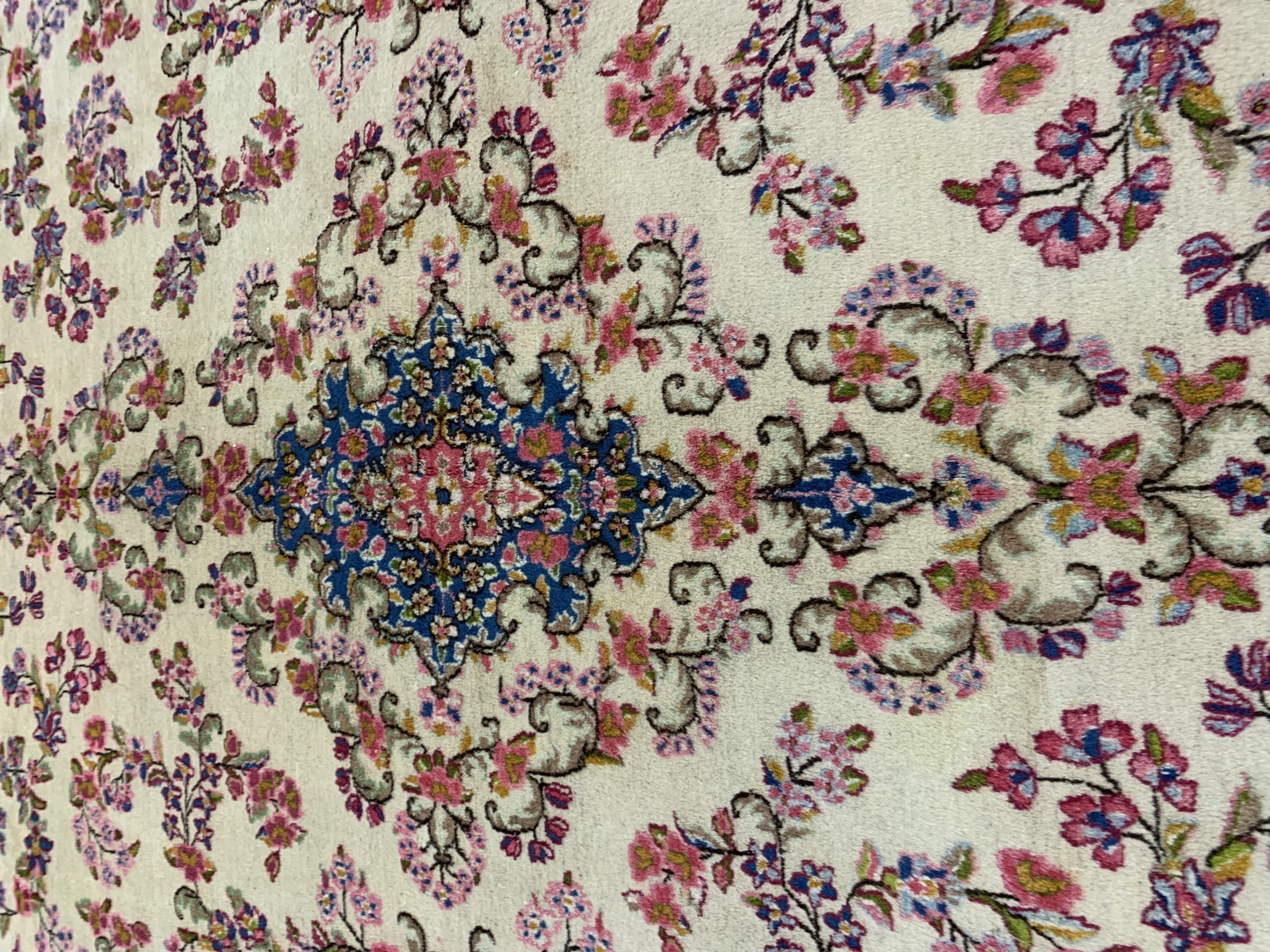 Detail d: Kerman alt, Persien, Mitte 20.Jhd, Wolle auf Baumwolle, ca. 346 x 263 cm, EHZ: 2