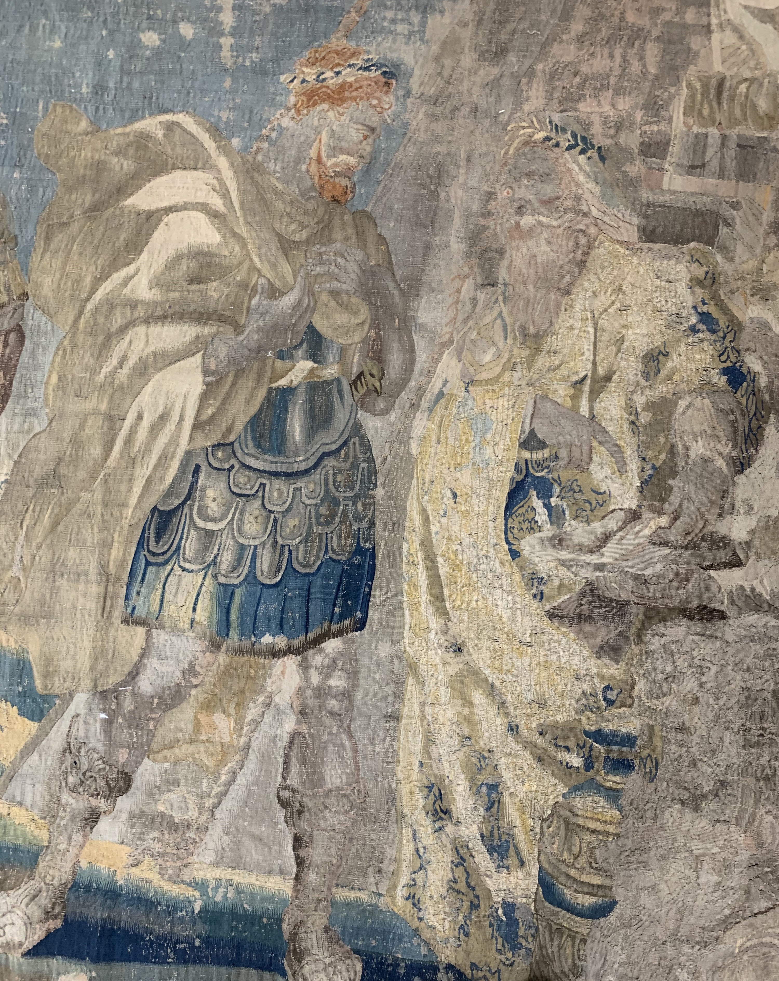 Detail c: Tapisseri antik, Flandern, 18.Jhd, Wolle mit Seide auf Baumwolle , ca. 410 x 320 cm, EHZ: 3(mehrere Restaurierungen).