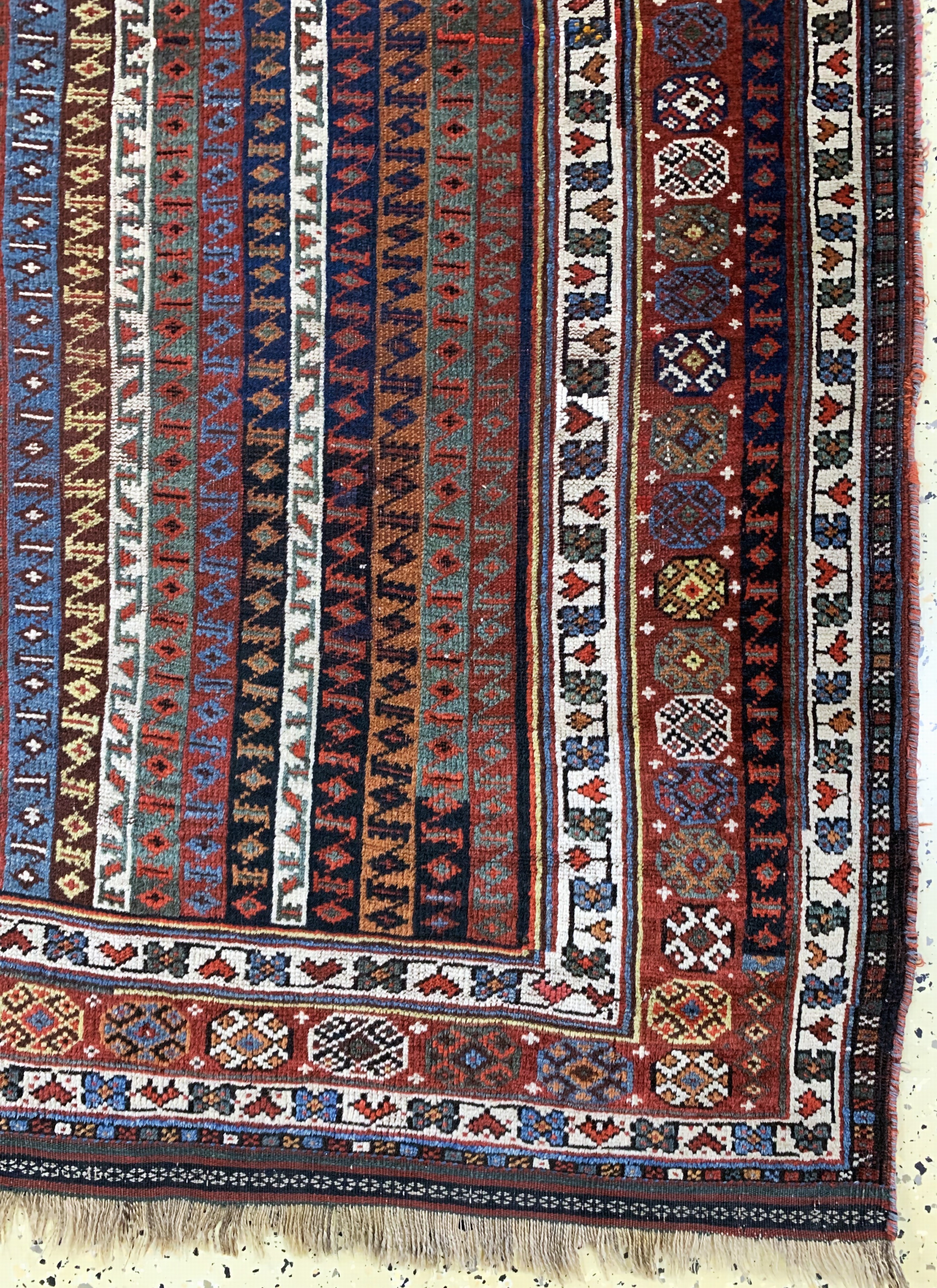 Detail a: Ghaschgai fein"Moharamat", Persien, 19.Jhd,Wolle auf Wolle, ca. 300 x 160 cm, EHZ: 2-3, (kleine restaurierungen)