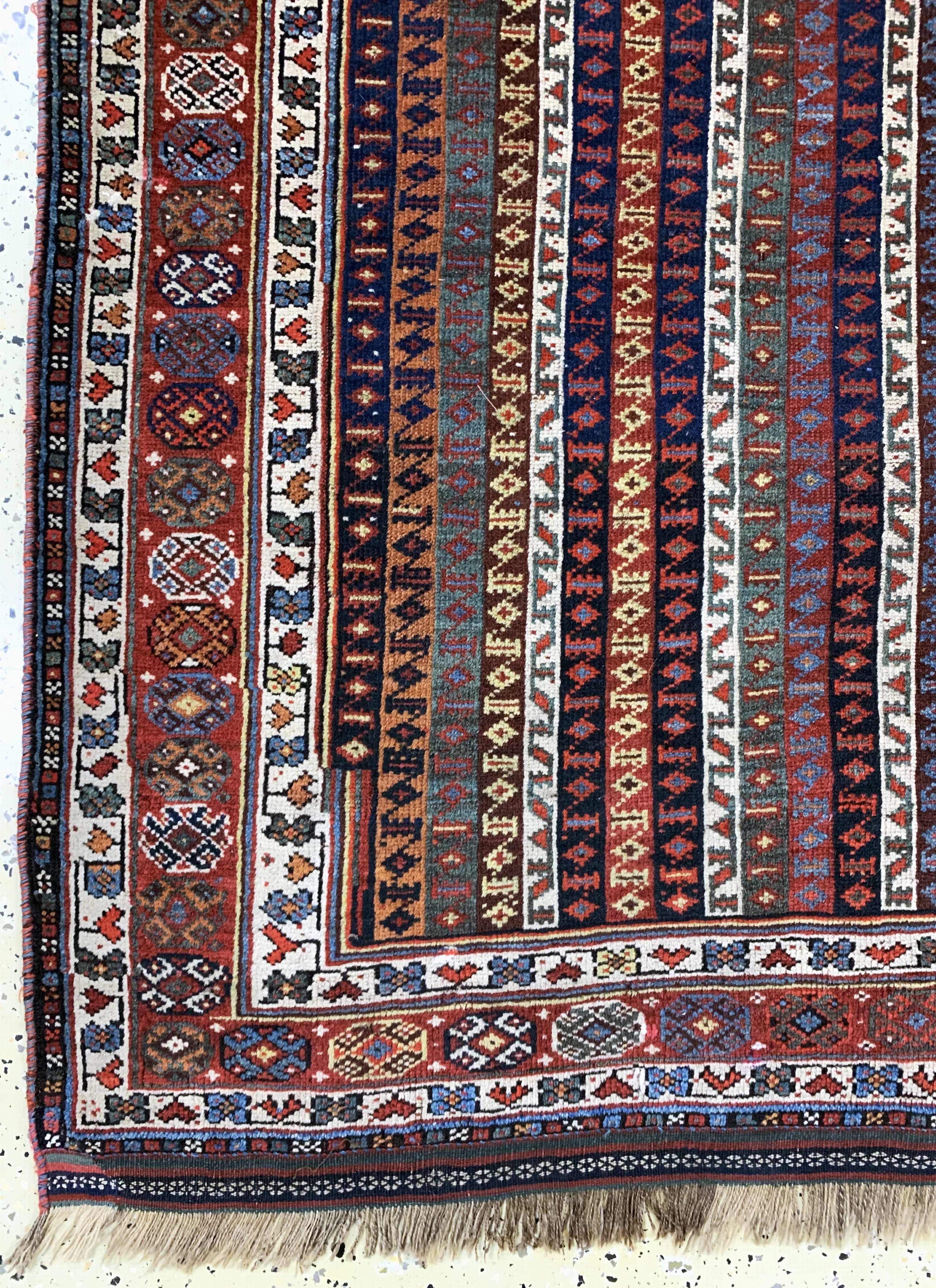 Detail b: Ghaschgai fein"Moharamat", Persien, 19.Jhd,Wolle auf Wolle, ca. 300 x 160 cm, EHZ: 2-3, (kleine restaurierungen)