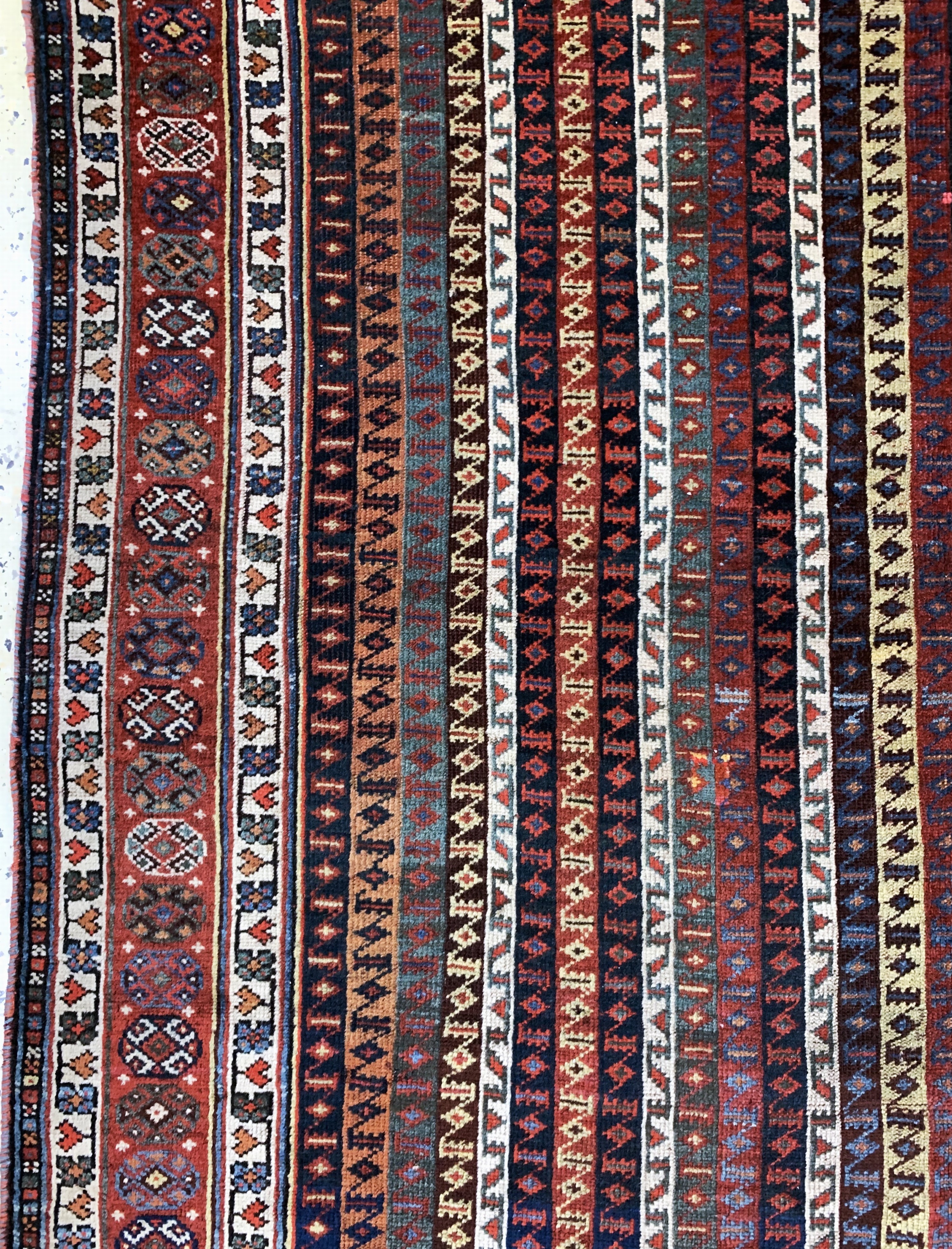 Detail c: Ghaschgai fein"Moharamat", Persien, 19.Jhd,Wolle auf Wolle, ca. 300 x 160 cm, EHZ: 2-3, (kleine restaurierungen)
