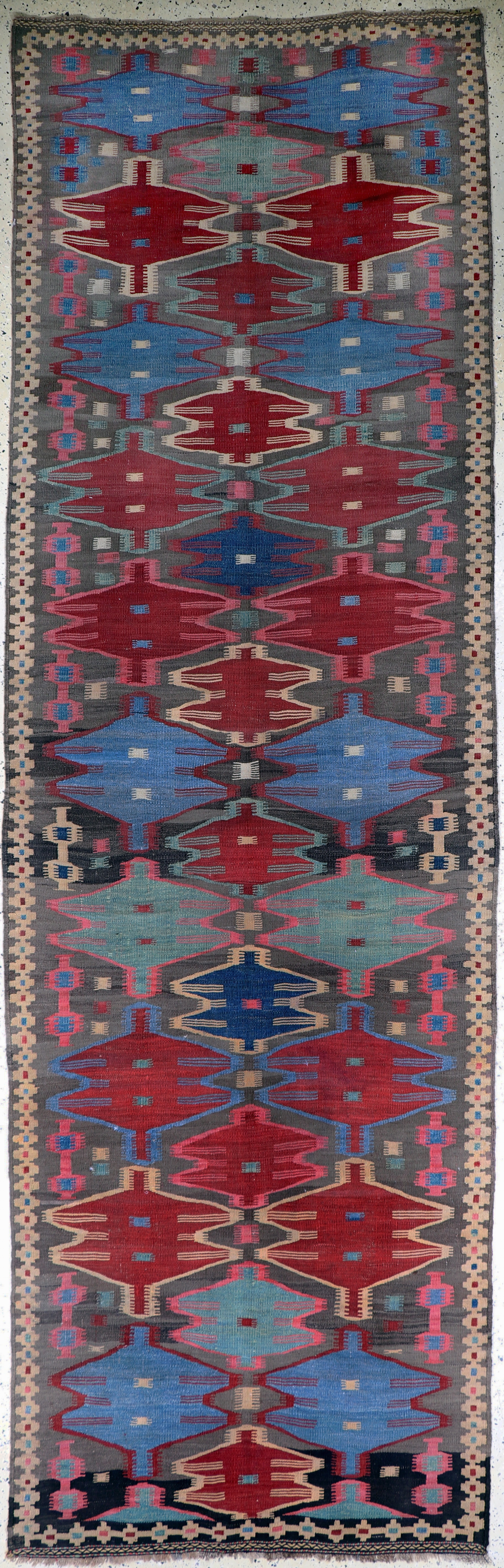 Nordwestpersischer Nomadenkelim, Persien, um 1900, Wolle auf Wolle, ca. 430 x 130 cm, EHZ: 1-2