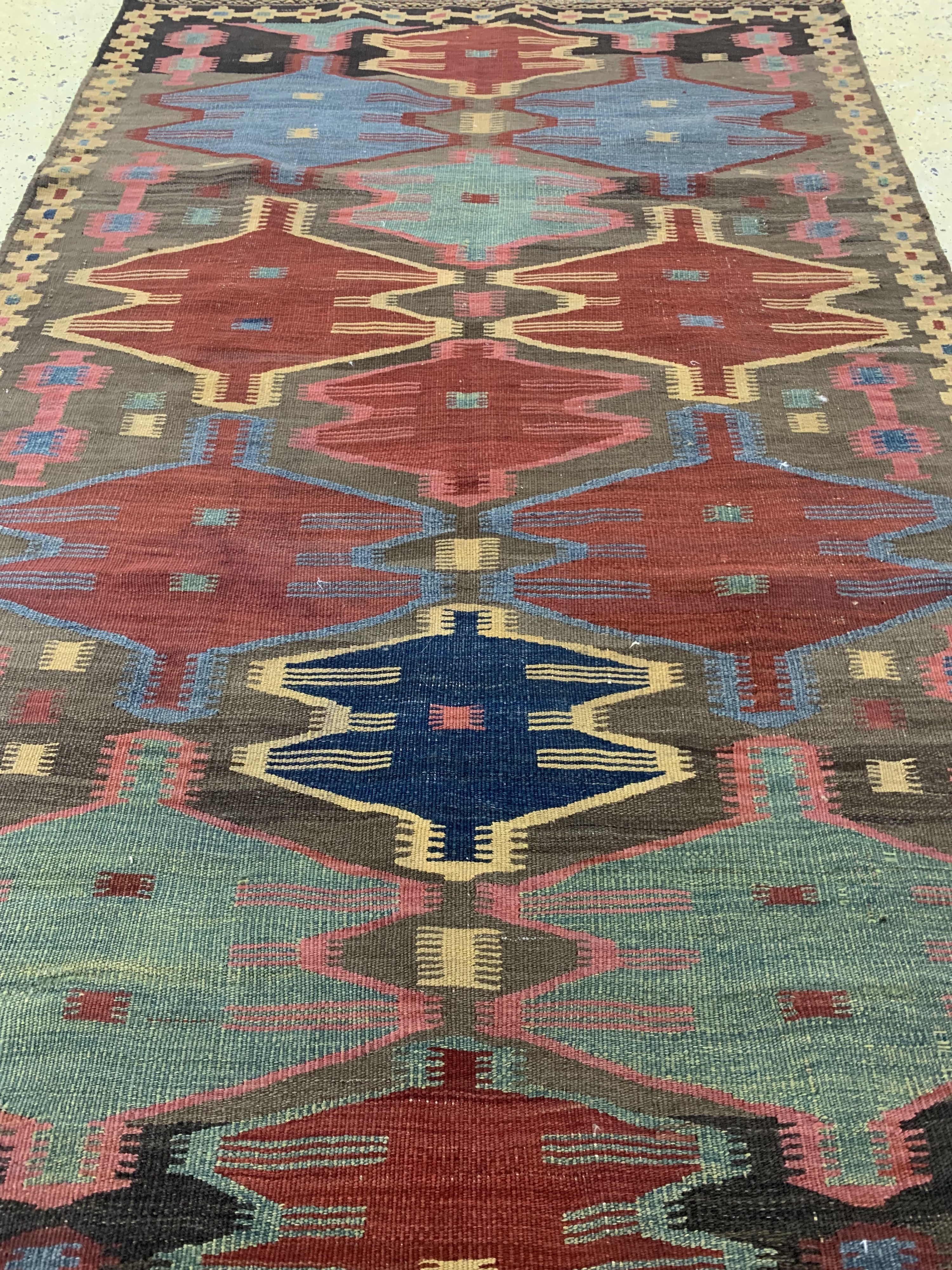 Detail e: Nordwestpersischer Nomadenkelim, Persien, um 1900, Wolle auf Wolle, ca. 430 x 130 cm, EHZ: 1-2