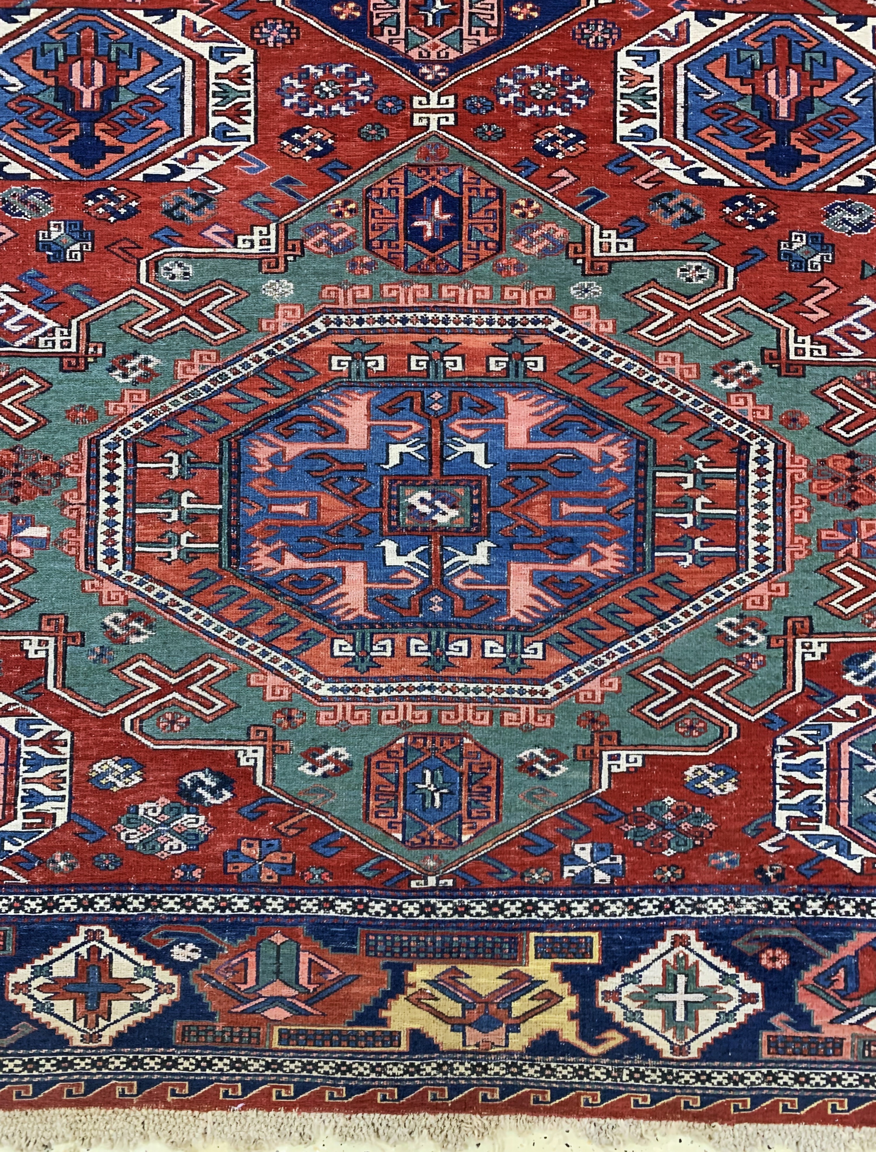 Detail b: Sumakh antik, Kaukasus, um 1900, Wolle auf Wolle, ca. 291 x 224 cm, EHZ: 2