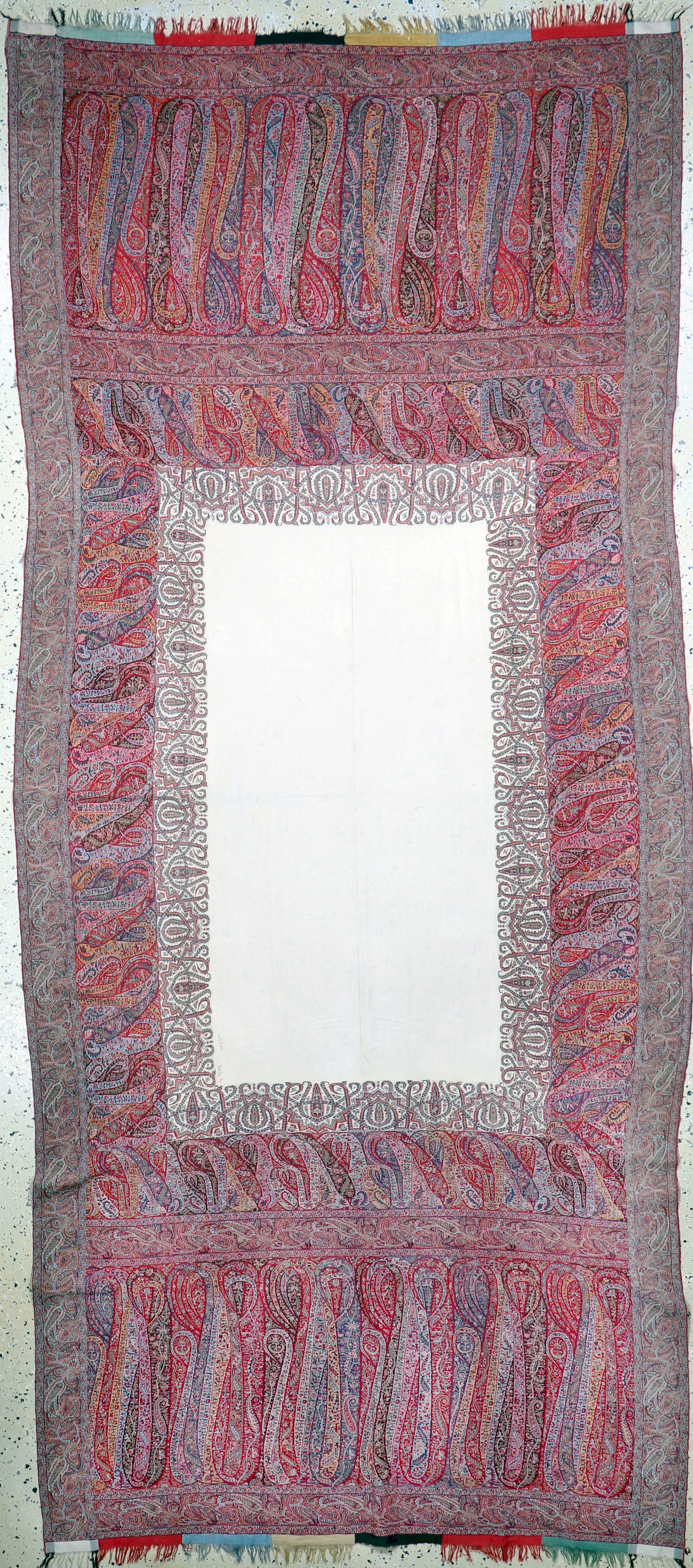 Kaschmir Schal antik, Indien, um 1900, Baumwoll-Stickerei, ca. 320 x 140 cm, EHZ: 2, (kleine Löcher)