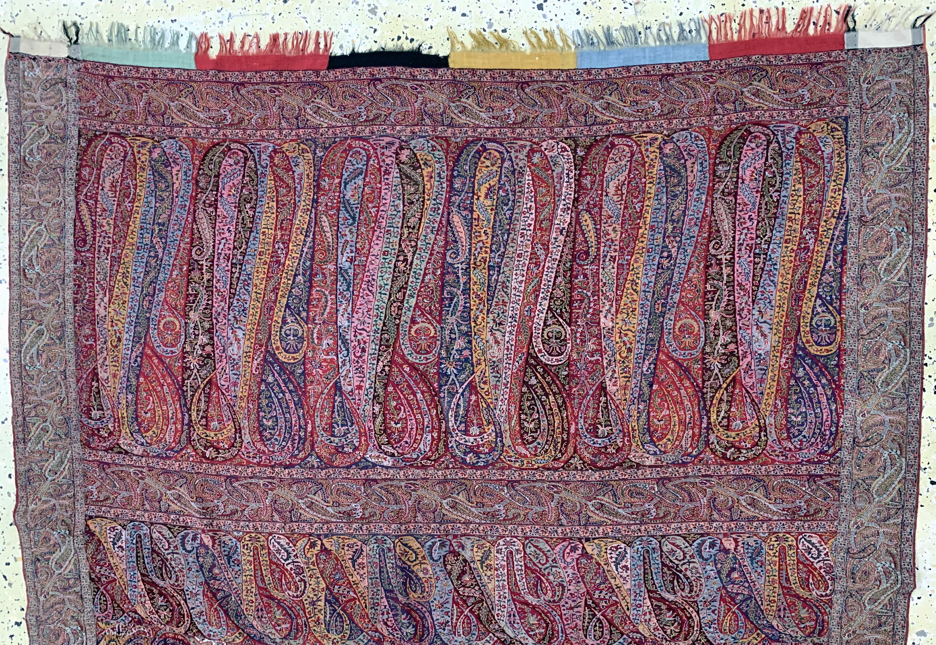 Detail a: Kaschmir Schal antik, Indien, um 1900, Baumwoll-Stickerei, ca. 320 x 140 cm, EHZ: 2, (kleine Löcher)