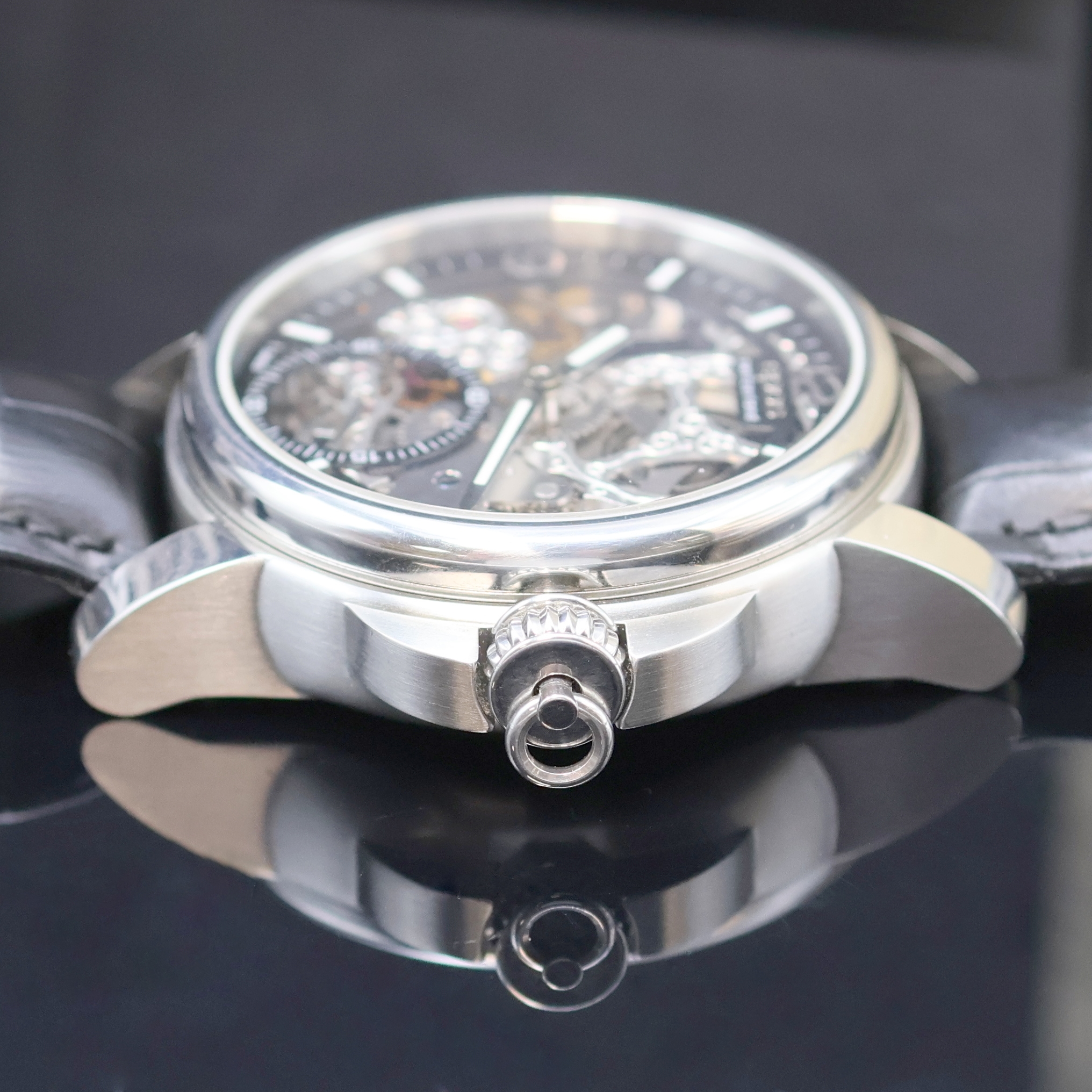 Detail d: EPOS auf 2015 Stück limitierte 3-in-1 Armband-/Taschen-/Tischuhr Referenz 3429, Schweiz lt. beil. Pap. verk. 10/2015, Handaufzug, äußeres ...