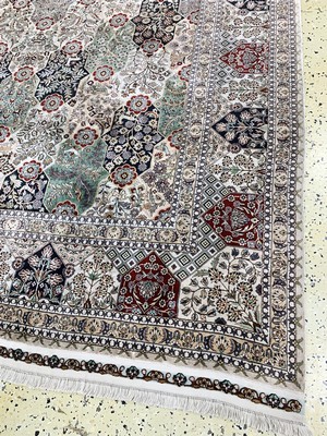 26972919g - Nain Seide fein, China, Mitte 20.Jhd, reineNaturseide, ca. 285 x 185 cm, ...