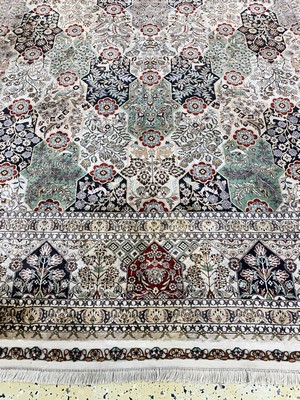 26972919h - Nain Seide fein, China, Mitte 20.Jhd, reineNaturseide, ca. 285 x 185 cm, ...