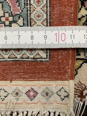 26972922j - Hereke Seide fein, China, Mitte 20.JHd, reine Naturseide, ca. 248 x 158 cm, ca. 1,0 ...