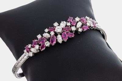 Image 26973343 - 18 kt Gold Rubin-Diamant-Armband, WG 750/000, 14 Rubin-Navettes zus. ca. 3.56 ct, 20 ...