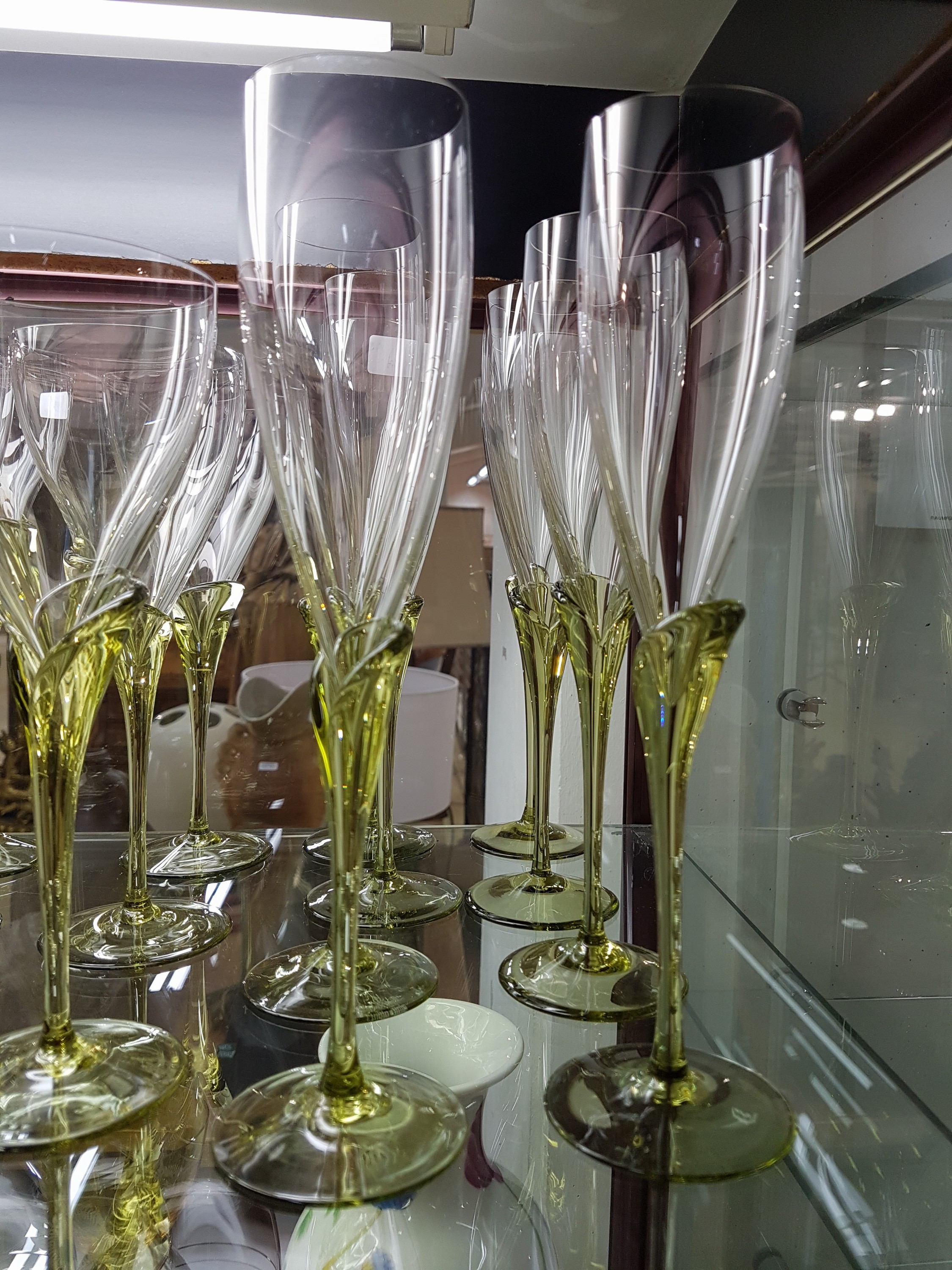 Detail a: Trinkglasservice, Rosenthal, Papyrus, 2. Hälfte 20. Jh., komplett für 6 Personen, 7 Sektflöten, 7 Weingläser, 6 Likörgläser, 6 Cognacschwenker, ...