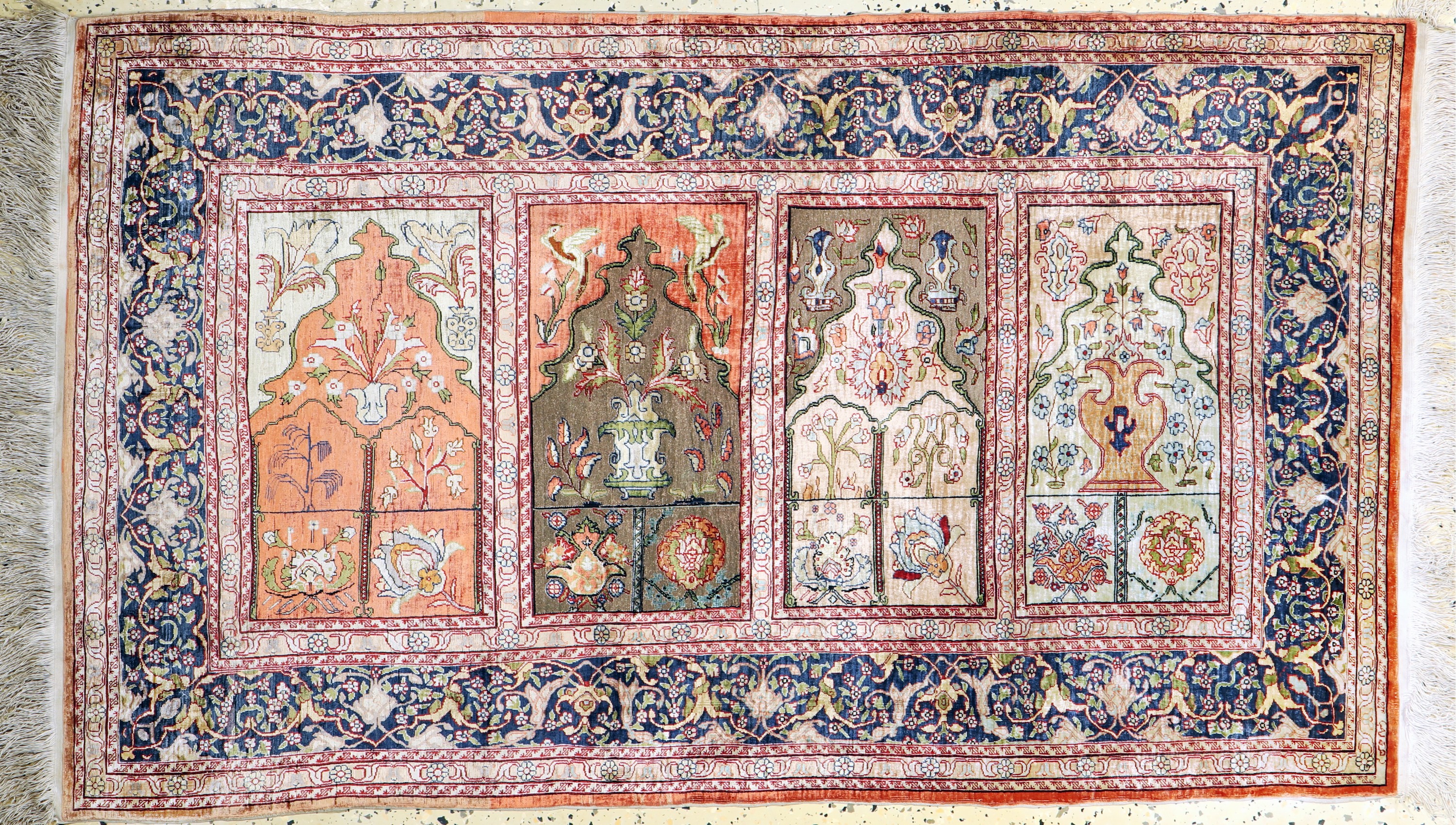 Hereke Seide fein"Saf", Türkei, signert, Mitte 20.Jhd, reine Naturseide, Metallbroschiert, ca. 140 x 82 cm, ca. 1 Mio Kn/qm, EHZ: 1-2